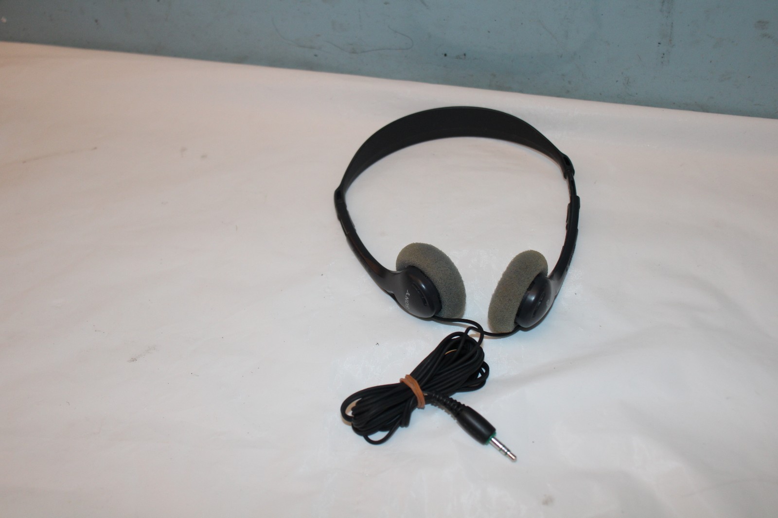 Sony MDR-005E Stereo Walkman Behind The Neck Lightweight Headphones TESTED WORKS