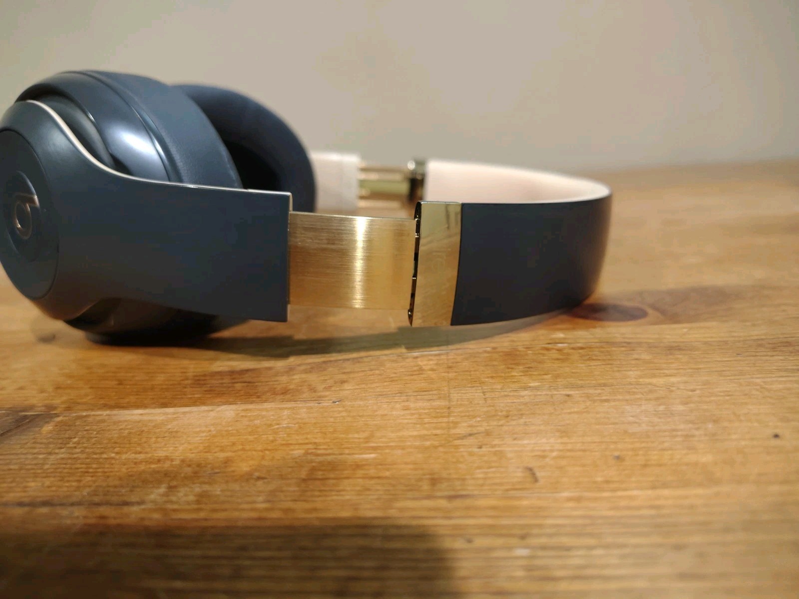 Beats Studio3 Wireless Over-Ear Headphones Matte Black Gold Pure ANC Bluetooth