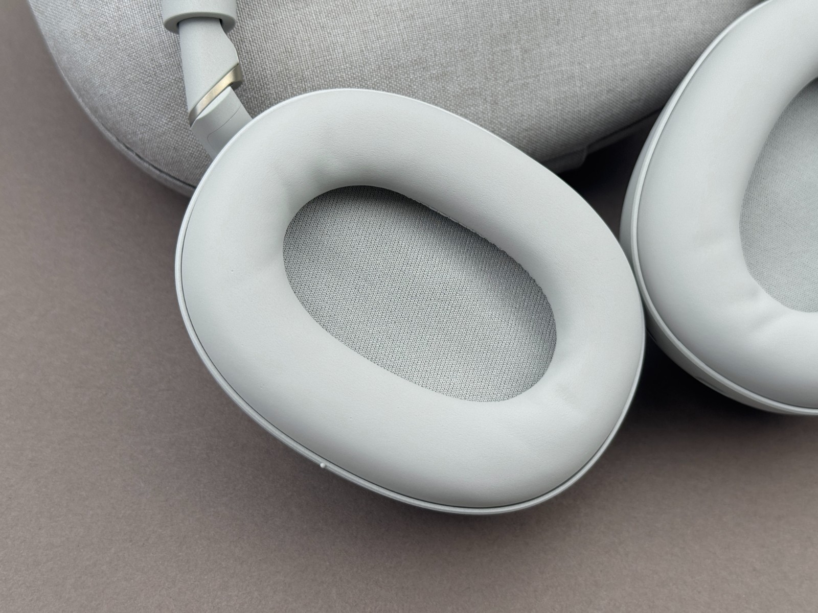 Sony WH-1000XM6 Wireless Noise Canceling Headphones with case – Silver #OB