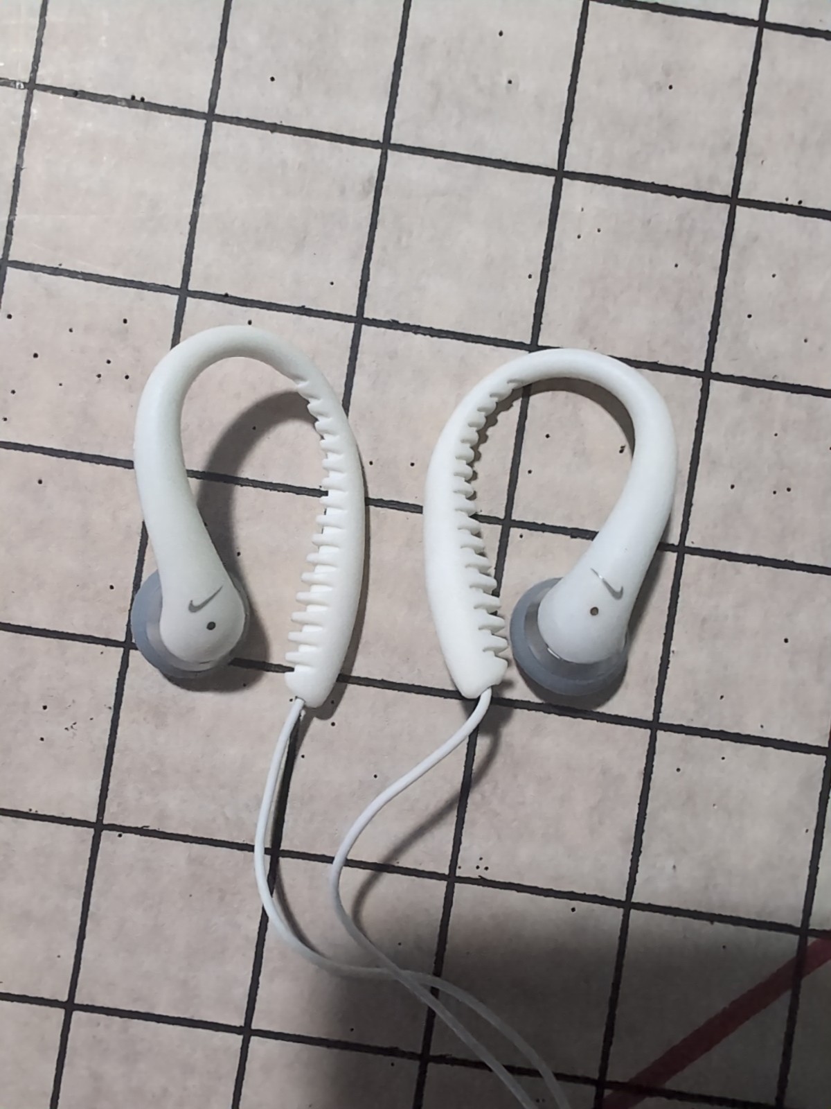 NIKE FLOW SPORT HEADPHONES SWEAT RESISTANT W/ POUCH