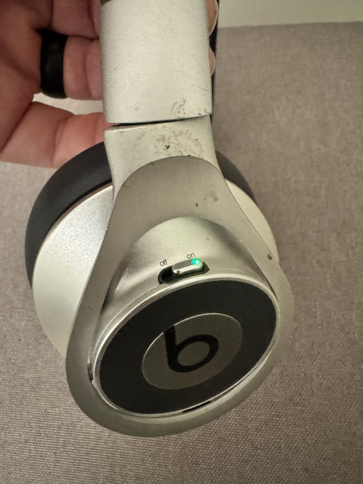 Beats Executive Wired On-Ear Headphones Black J4312 read description Working