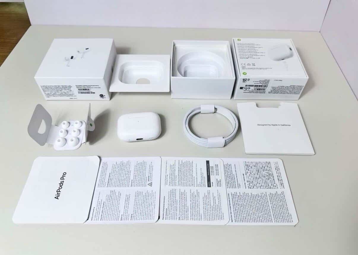 Apple AirPods Pro 2nd Gen White ANC MagSafe Case USB-C Bluetooth Earbuds