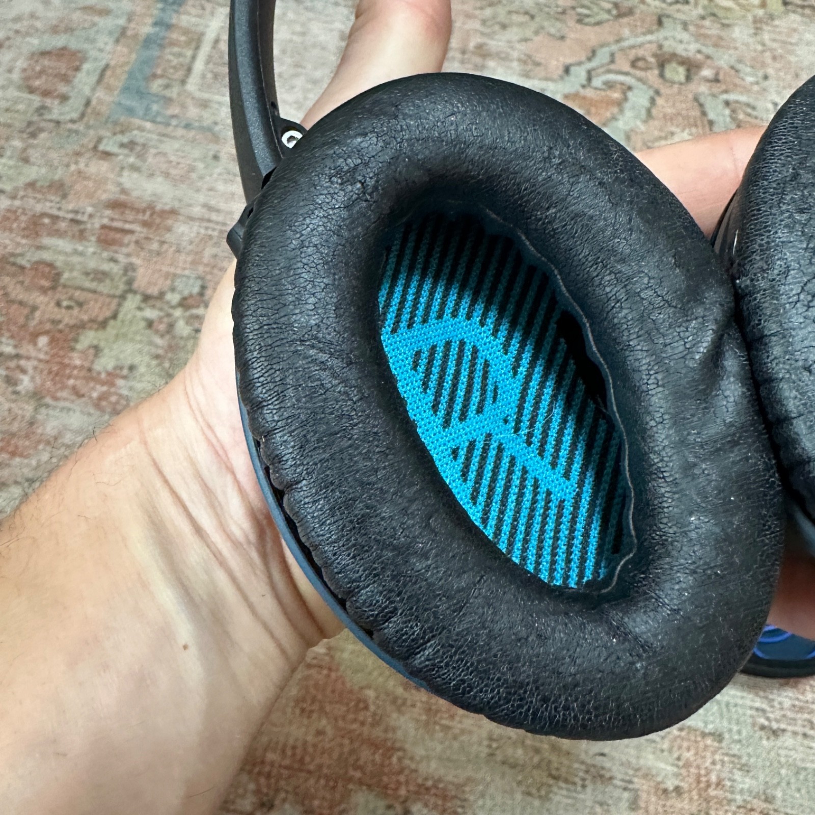 Bose QuietComfort 25 QC25 Wired Noise Cancelling Headphones with Case and Cable
