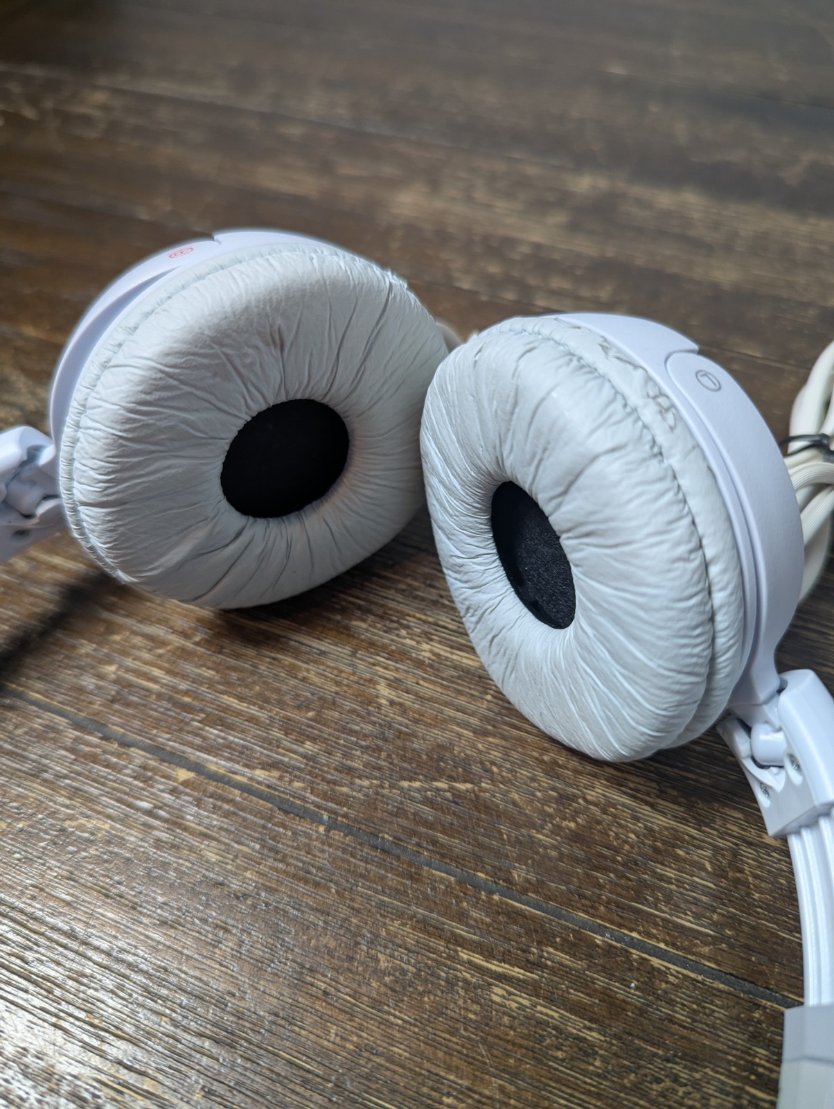 Sony MDR-ZX110 On the Ear Wired Headphones – White TESTED & WORKING