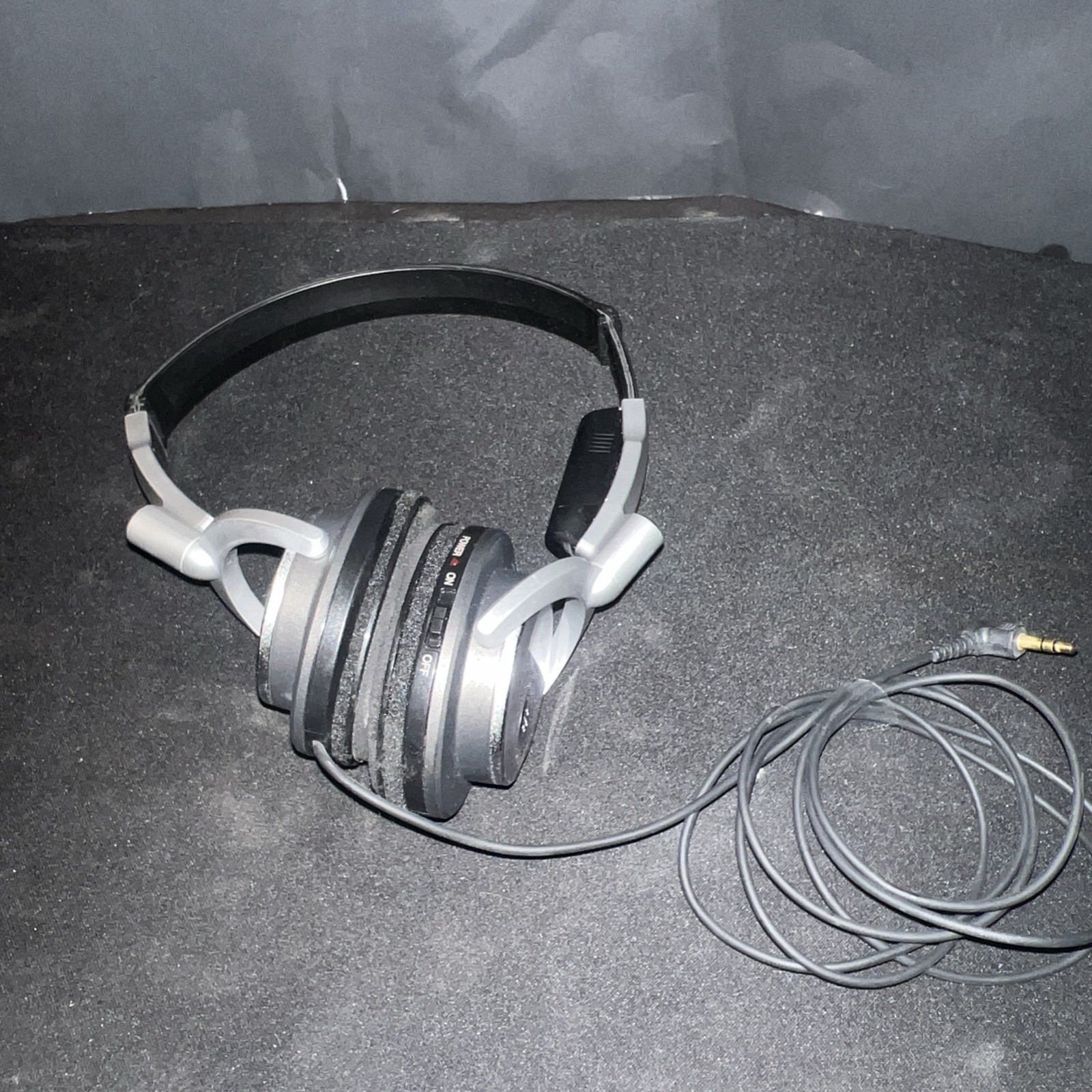Sony MDR-NC6 Noise Cancelling Headphones FOR PARTS ONLY needs ear cushion