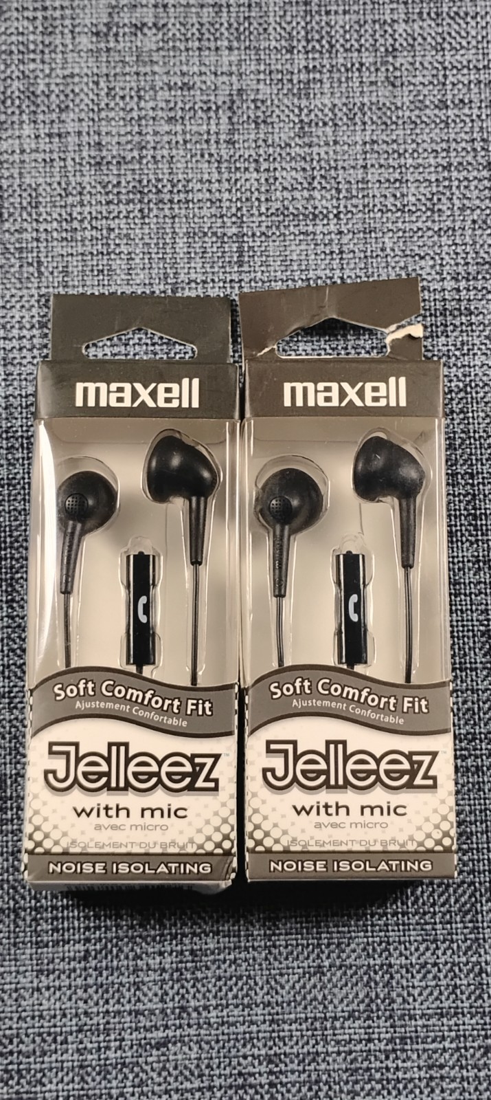 Maxell Bass 13 – Earbuds with Mic. Bass Noise Isolation + 2x Jelleez (BLACK) Lot