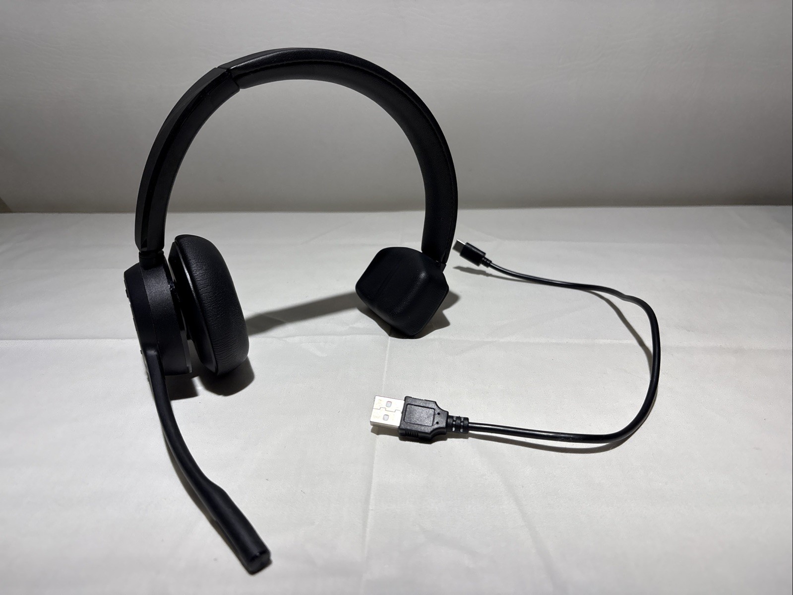 Plantronics by Poly Voyager 4310 UC Wireless Headset