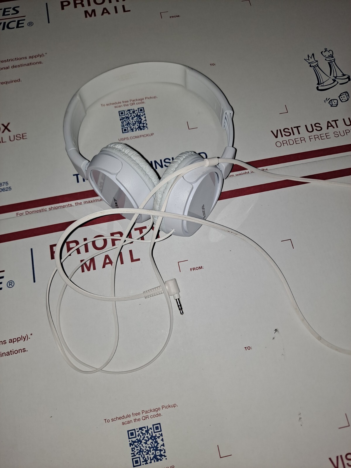 Sony MDR-ZX110 Ear-Pad (On the Ear) Headband Headphones – White used