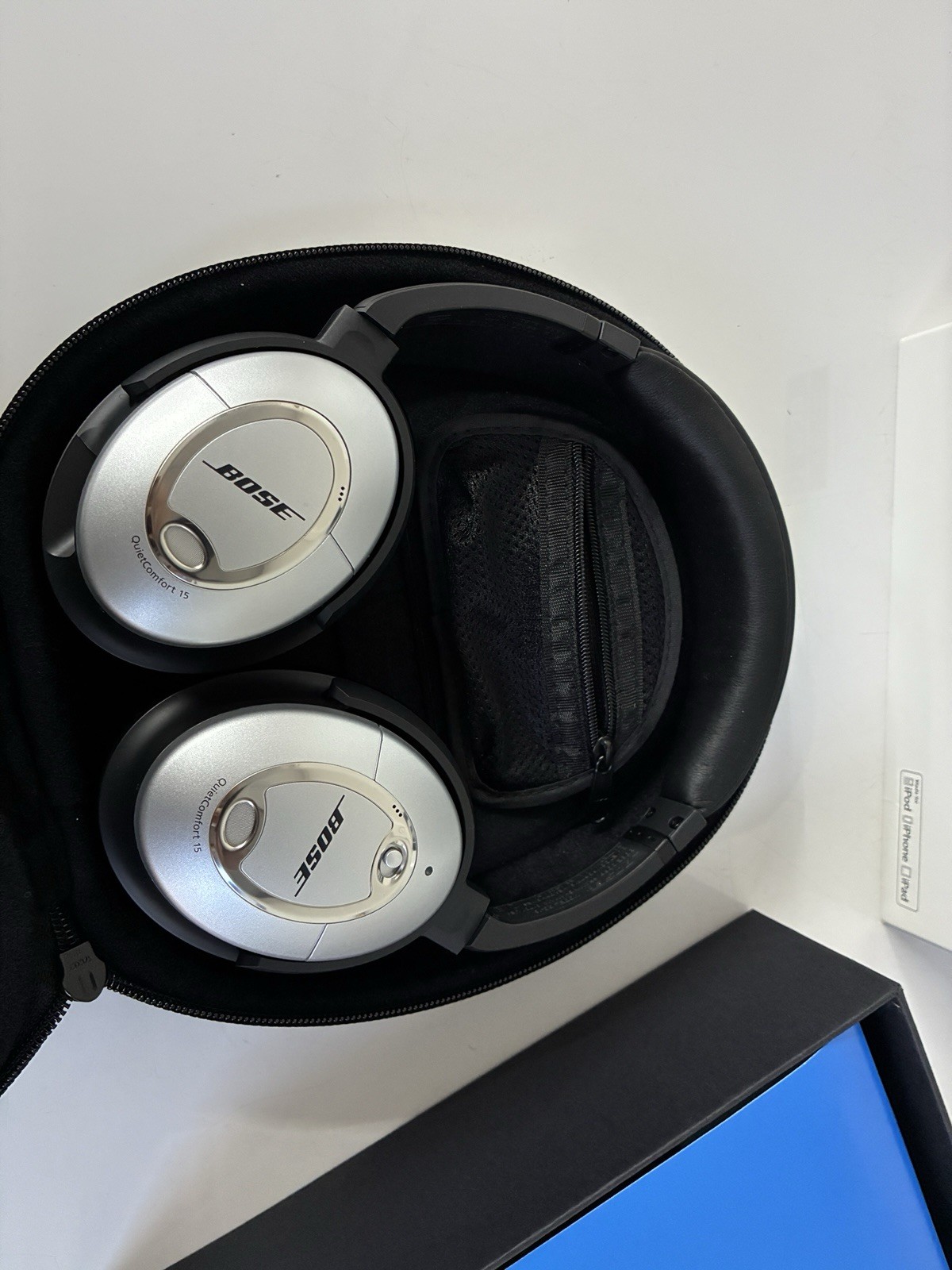 Bose QC15 Quiet Comfort Headphones Black And Silver Plus Extra Ear Pads With Box