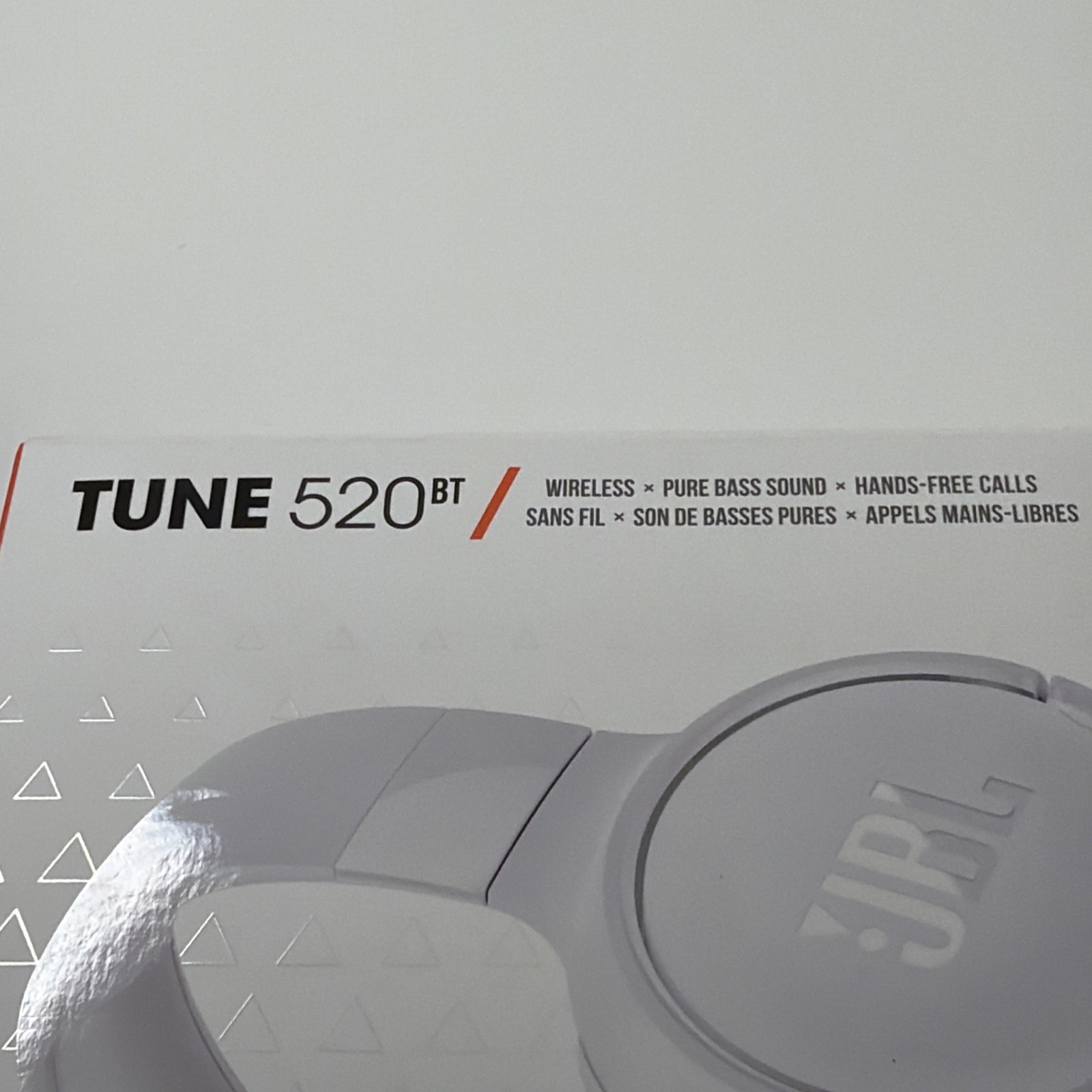 NEW JBL Tune 520BT Pure Bass Wireless Bluetooth ON EAR Headphones 57H White
