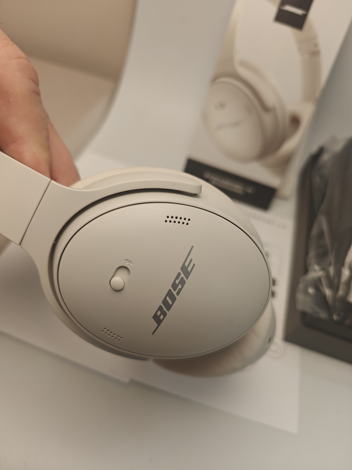 Bose QuietComfort 45 Wireless Over-Ear Headphones White Smoke Low Use Excellent!