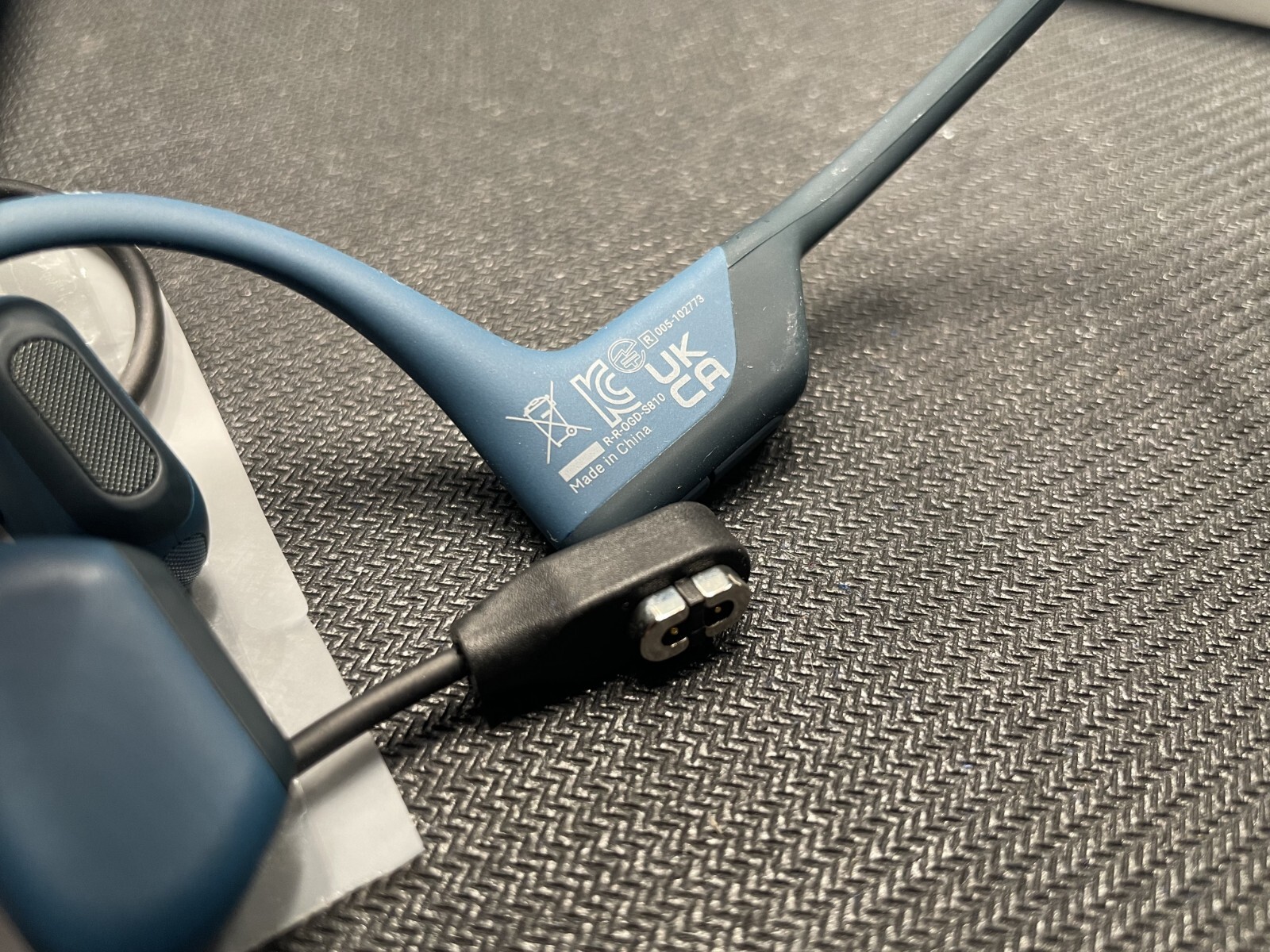 Shokz S810-ST-BK-US OpenRun Pro Bone Conduction Open-Ear Sport With Cable Blue