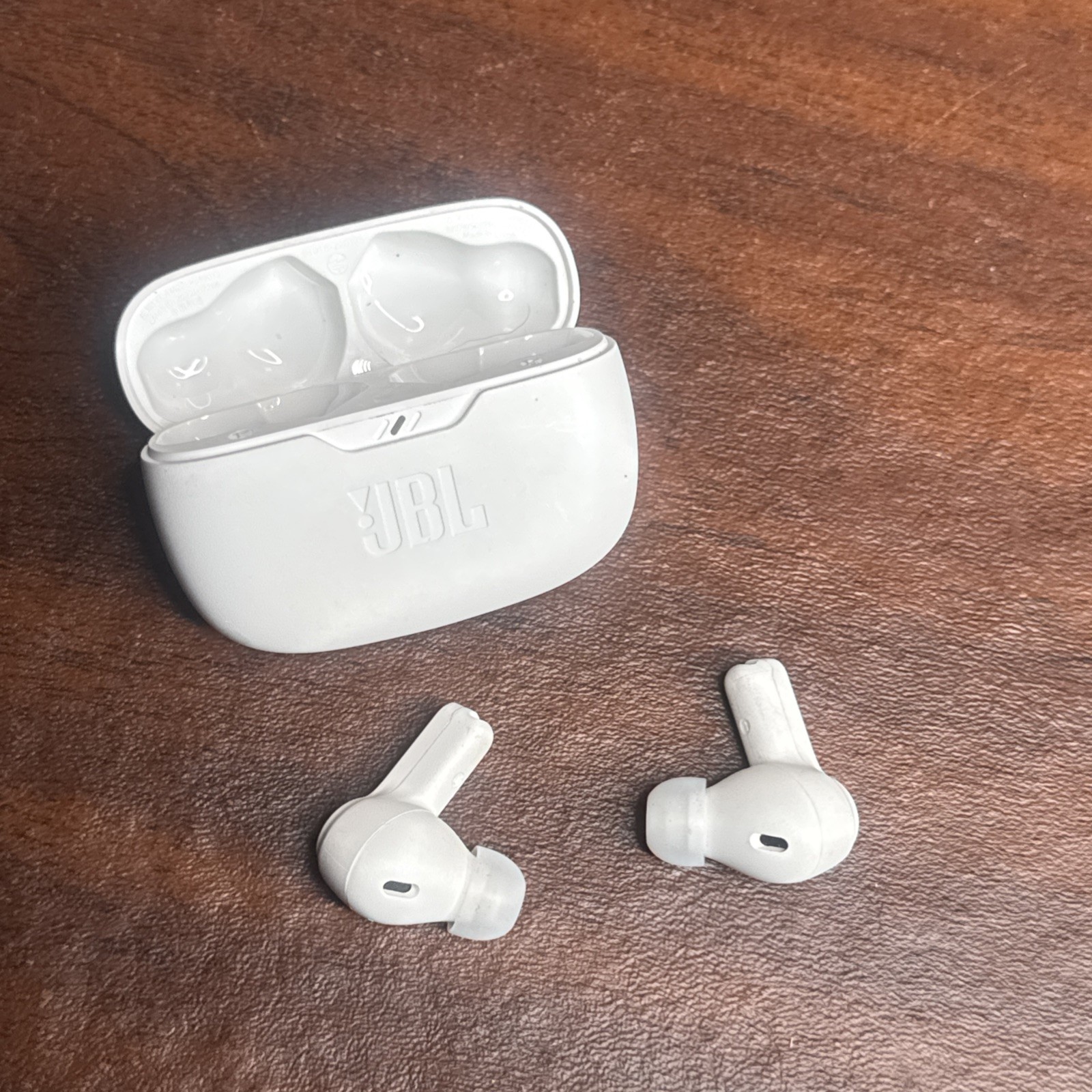 JBL Vibe Beam True Wireless In-Ear Headphones – White (JBLVBEAMWHTAM)