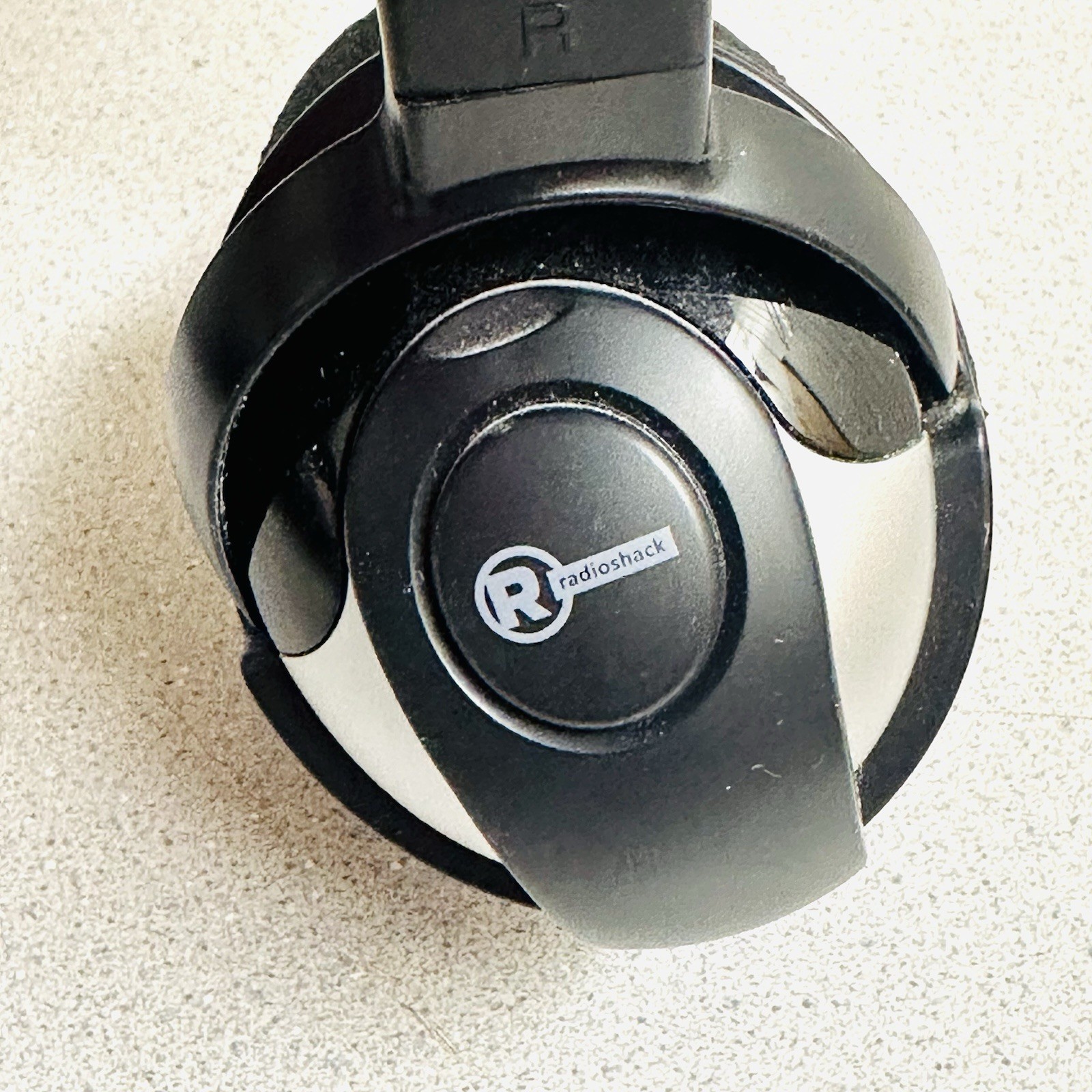 Vtg Radio Shack Infrared Wireless Headphones w/Transmitter Rechargeable 3300280