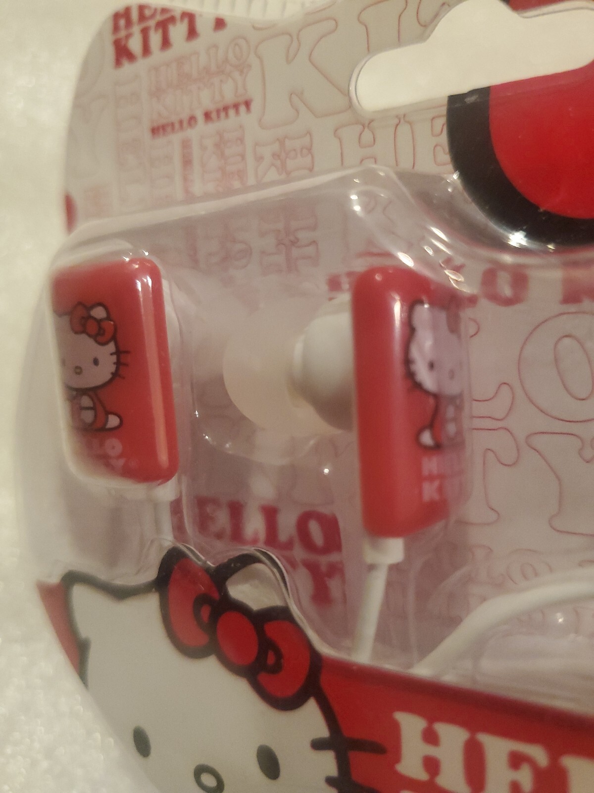 Hello Kitty Ear Buds Headphones Sanrio Sakar 2013, Wired/Corded.3.5mm Plug.