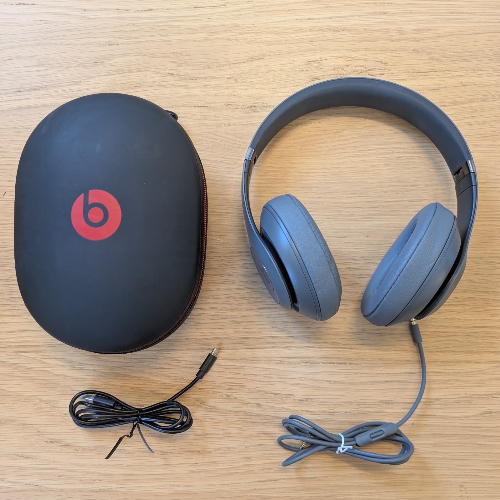 Beats by Dr. Dre Beats Studio 3 Wireless ANC Over-Ear Headphones – Gray, Case