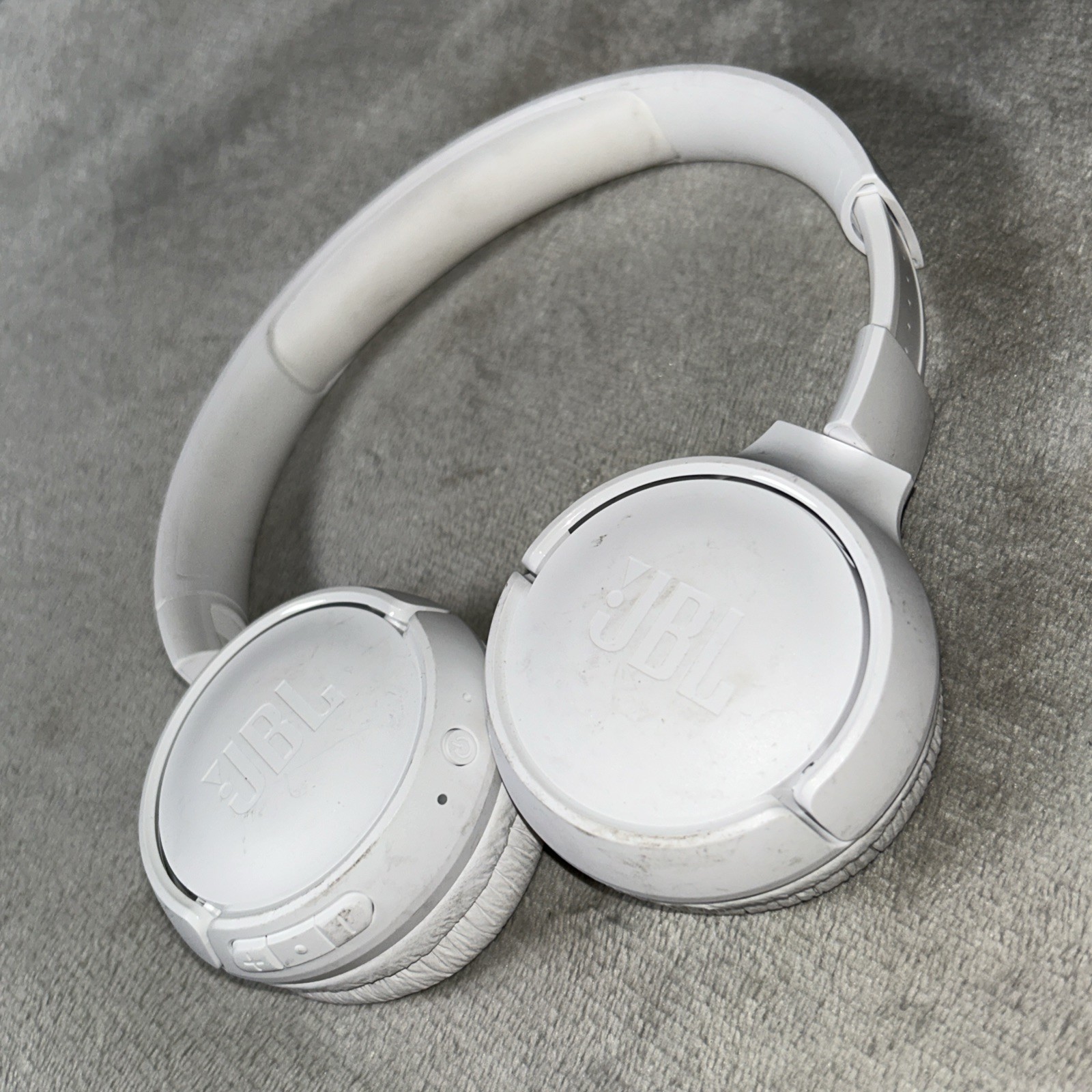JBL TUNE 520BTR wireless on-ear headphones WHITE