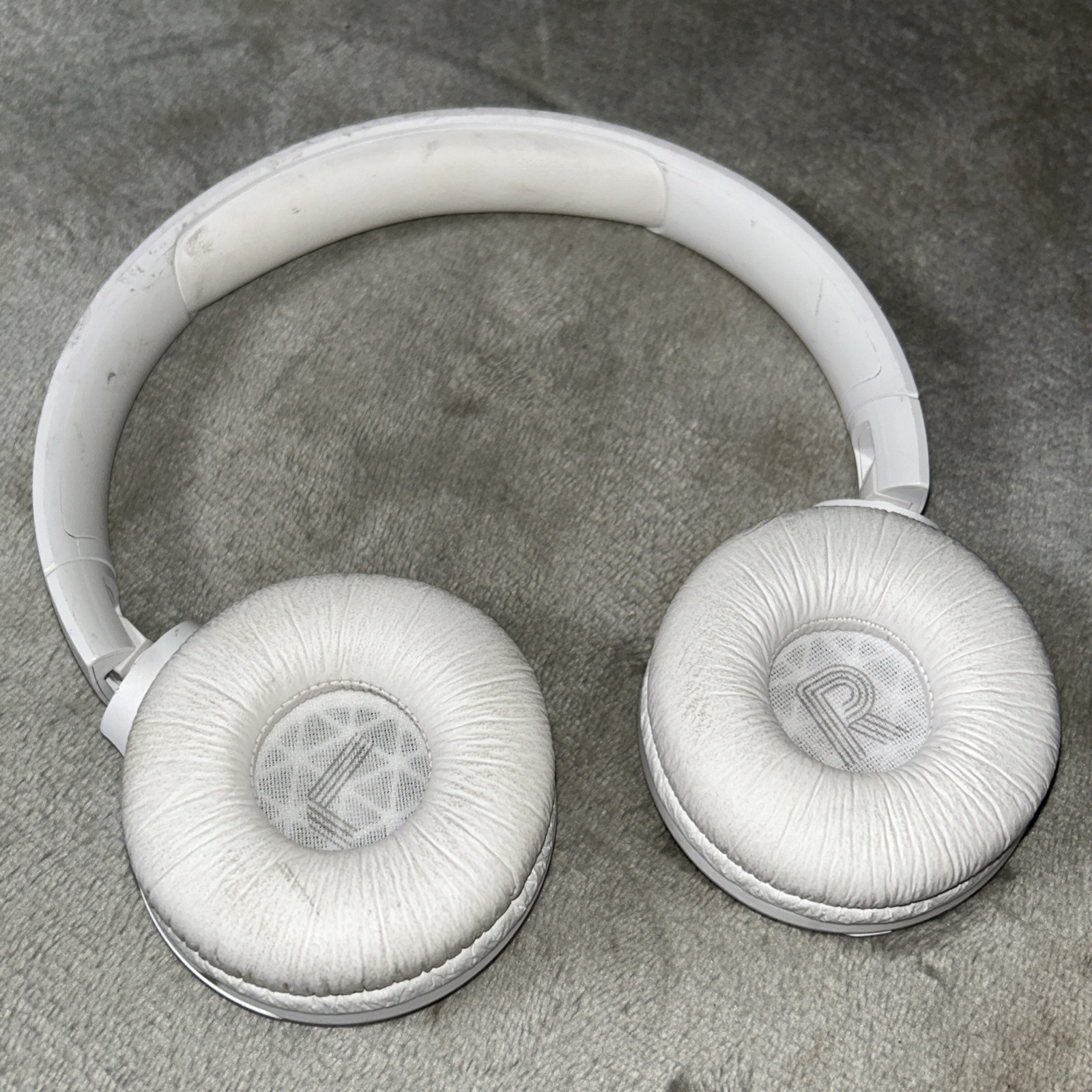 JBL TUNE 520BTR wireless on-ear headphones WHITE