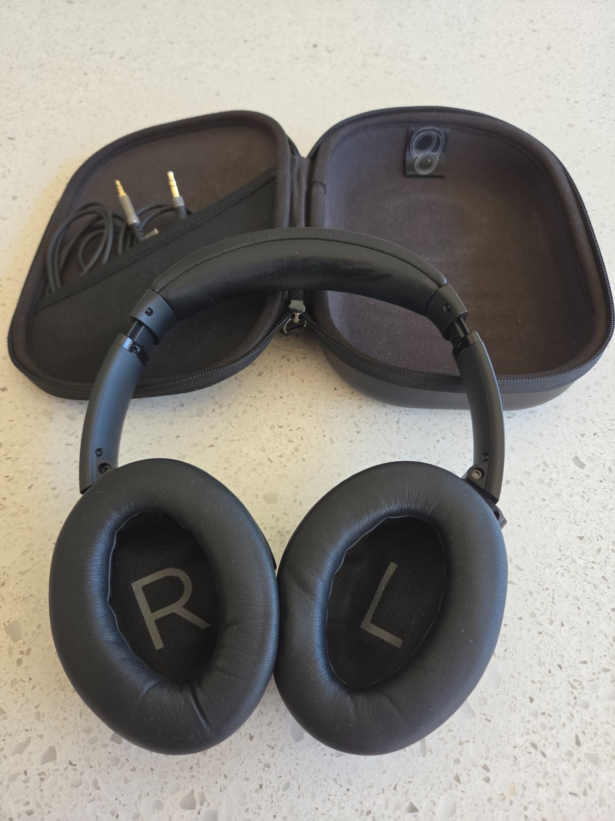 Bose QuietComfort 35 Over the Ear Wireless Headphones – Black