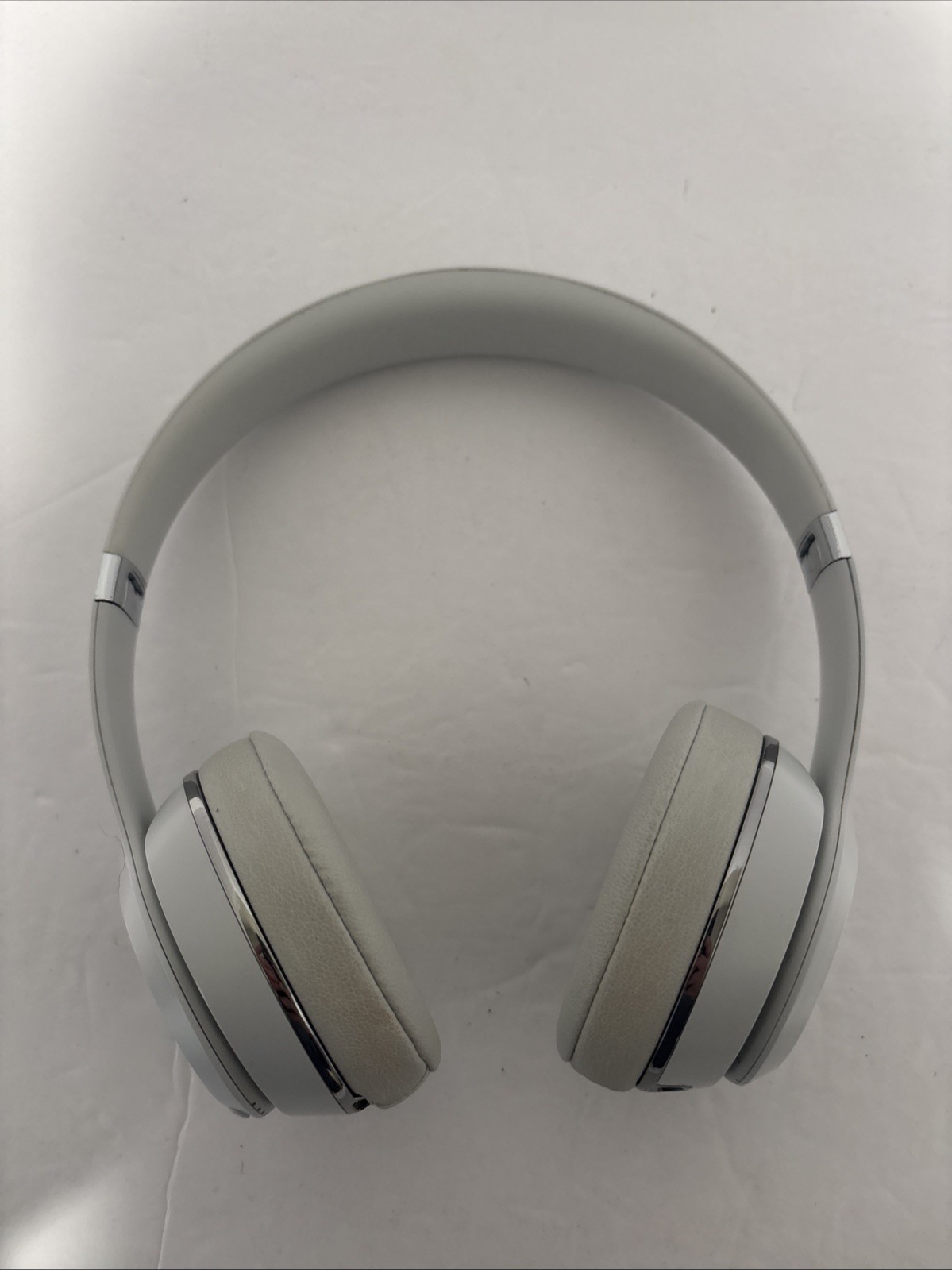 Beats Solo3 Wireless Bluetooth Headphones Matte Silver On-Ear