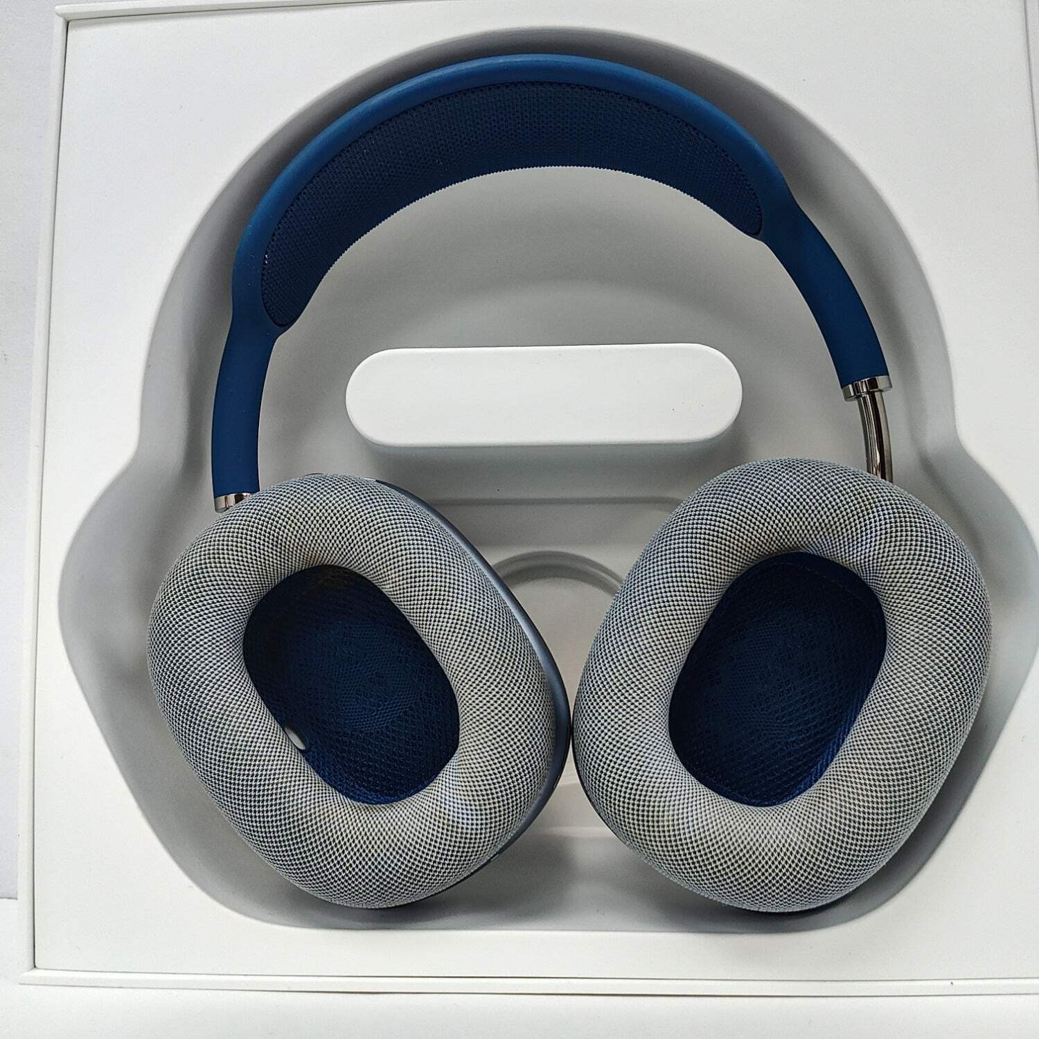 Apple AirPods Max Wireless Over-Ear Headphones Sky Blue MGYL3AM/A