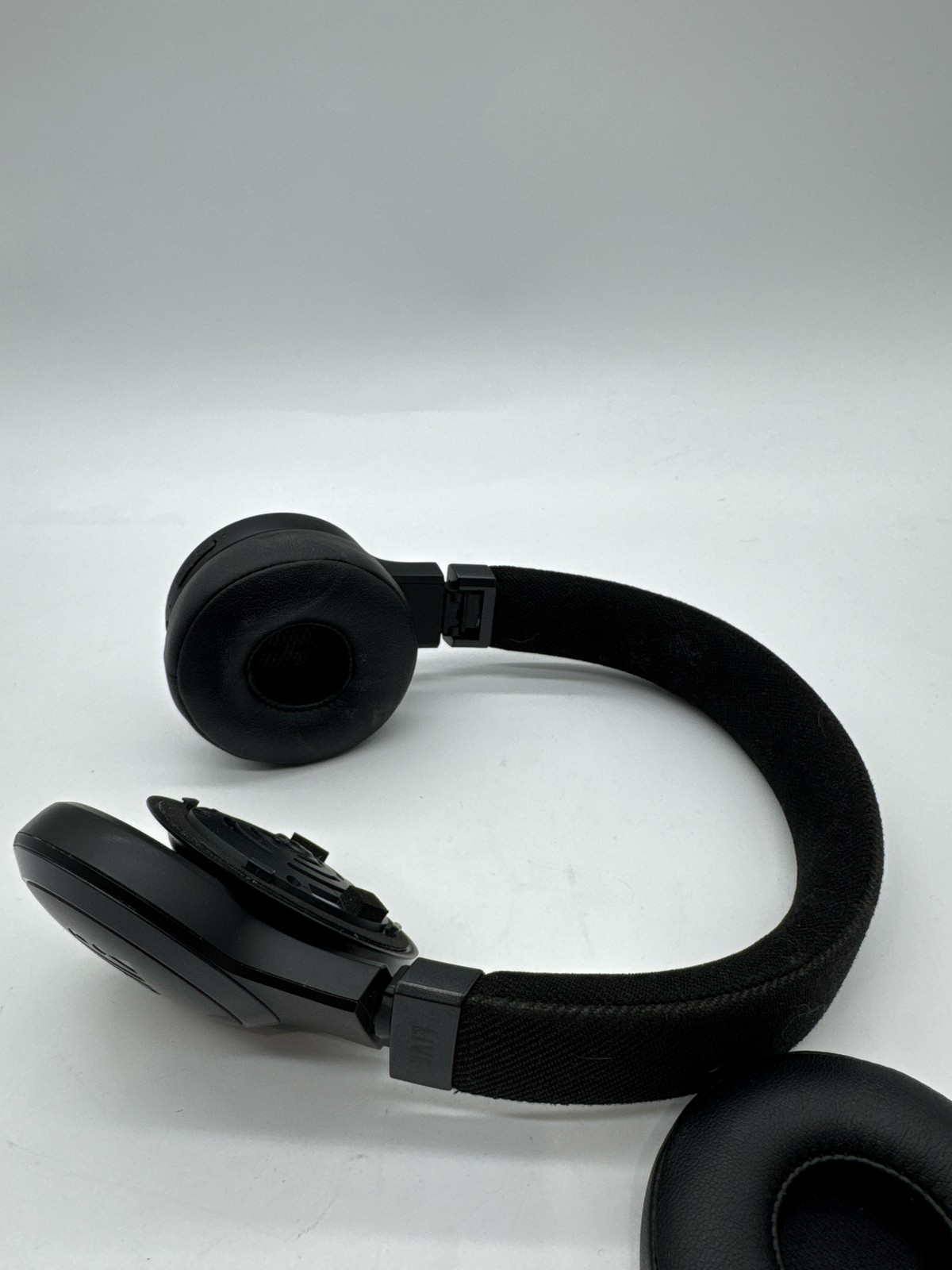 (BROKEN) JBL Live 675NC Wireless On-Ear Headphones Noise Cancelling Black (3)