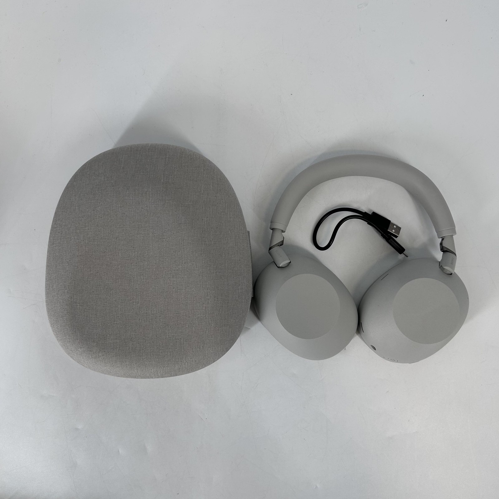 Sony WH-1000XM6 Headphones Platinum Silver w/ Case/Charger – Excellent