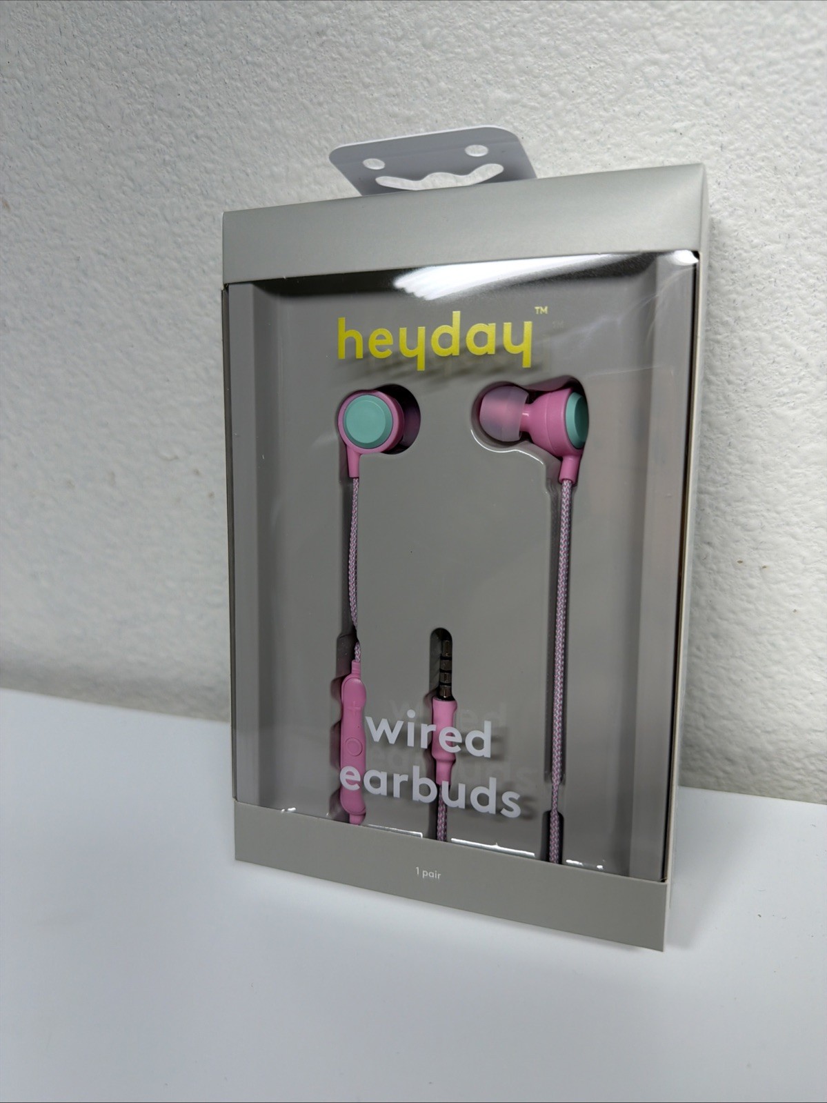 Heyday Wired Earbuds Candy Pink In-Ear Built-In Microphone Ear Buds