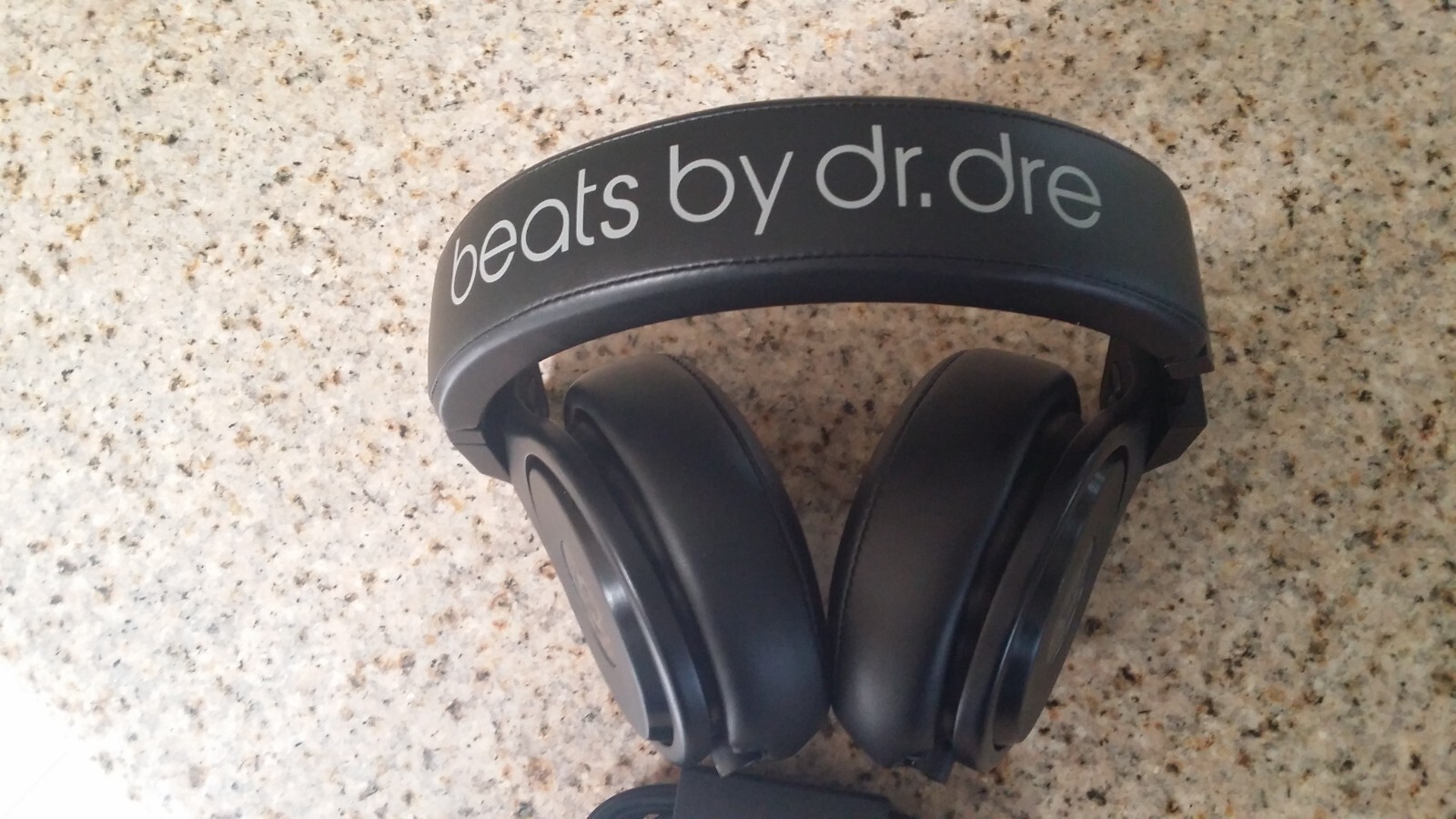 Apple Beats by Dr. Dre Pro Beats Over the Ear Headphones – Black color New !