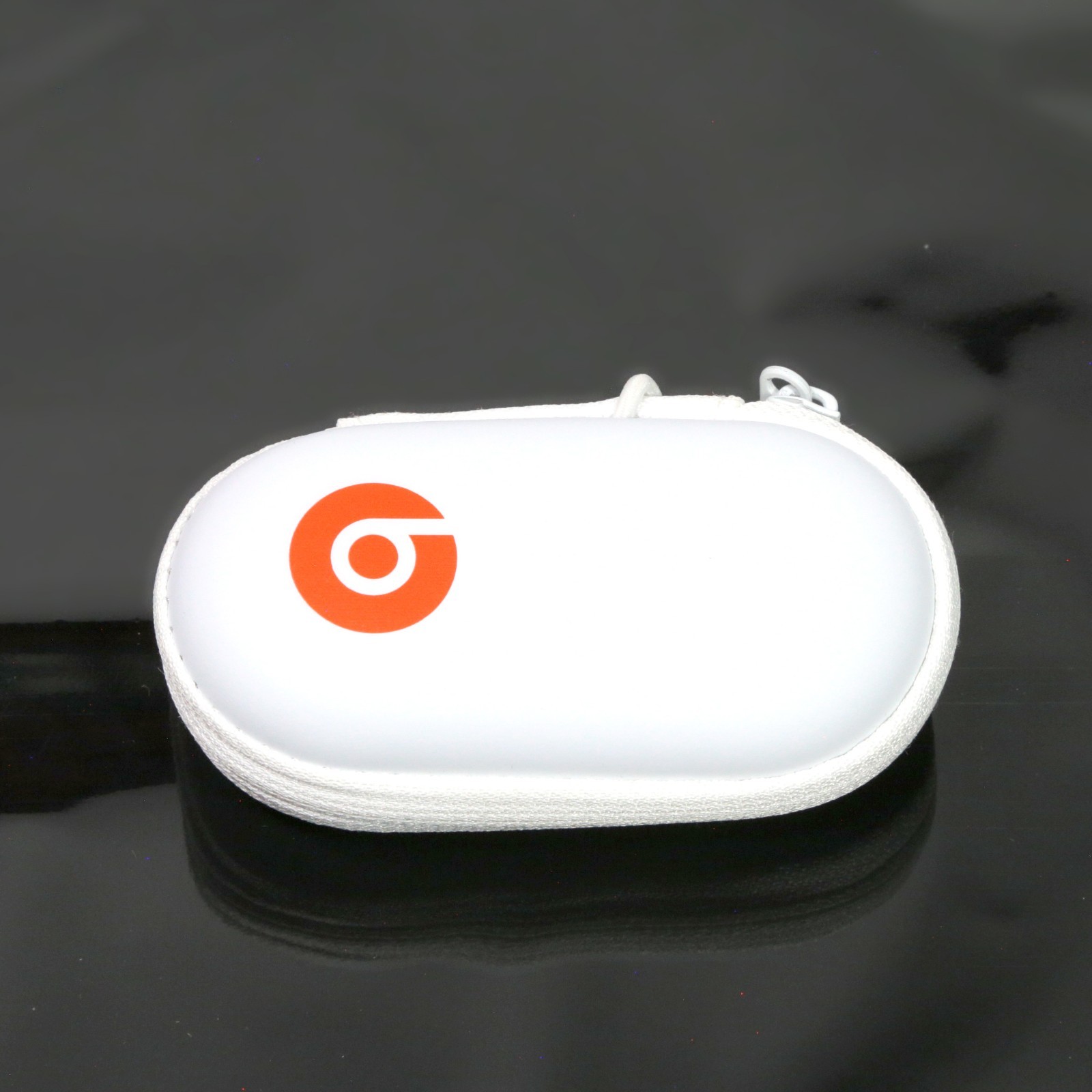 Beats by Dr. Dre Tour In-Ear Earbuds (810–00009) White/Red – ORIGINAL BOX / CASE