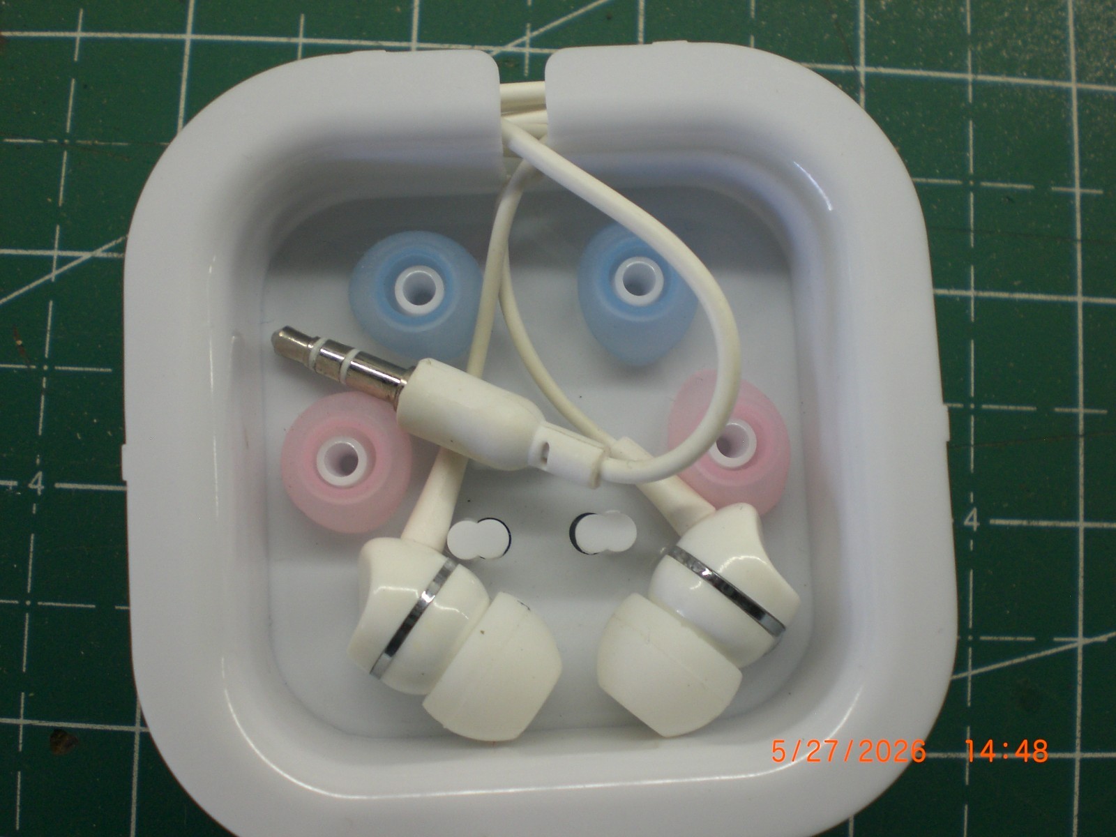 3 pairs various wireless earbuds
