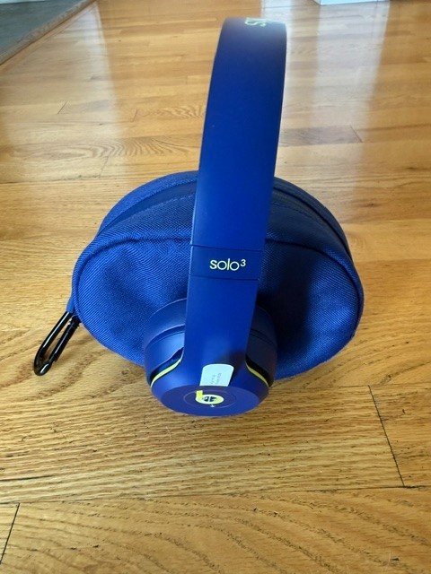 Beats Solo3 Wireless Club Navy Headphones Case Cables Never Used