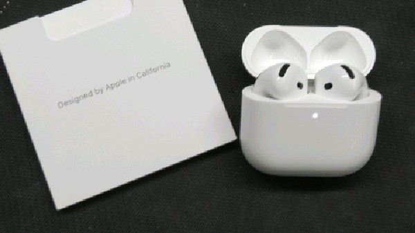 Apple AirPods 4 ‎MXP93LL/A Wireless Earbuds White ANC Transparency Mode In Ear
