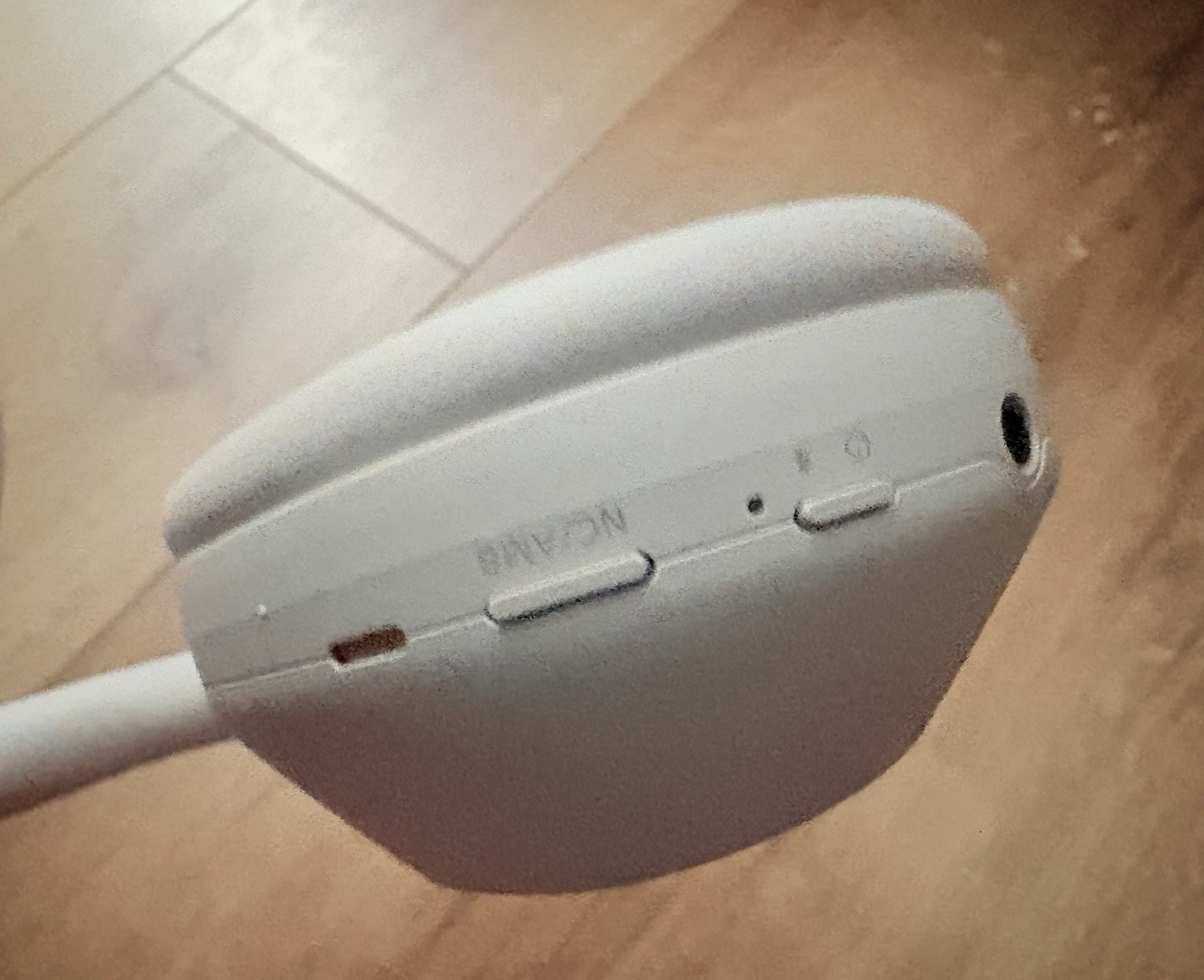 Apple AirPods Max White Wireless Over-Ear Headphones ANC w/ Smart Case