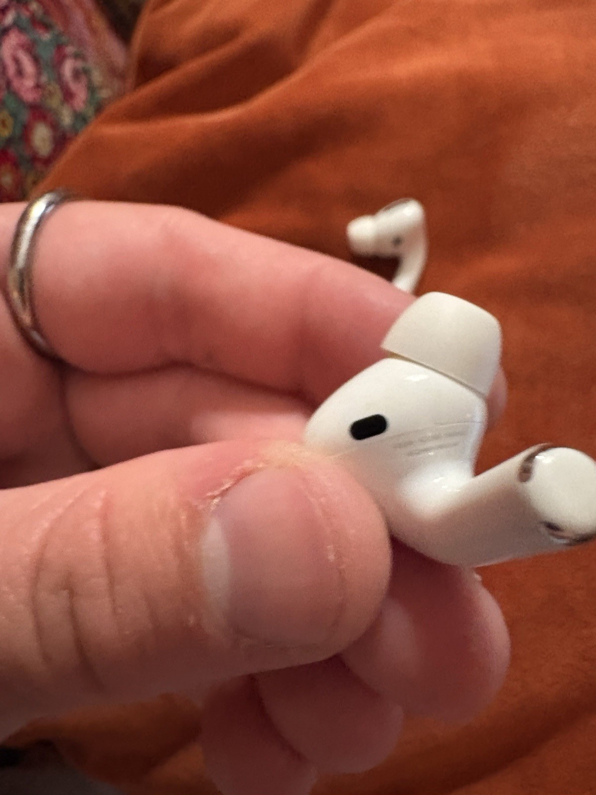 Apple AirPods Pro 1st Generation Earbuds- A2084, A2083