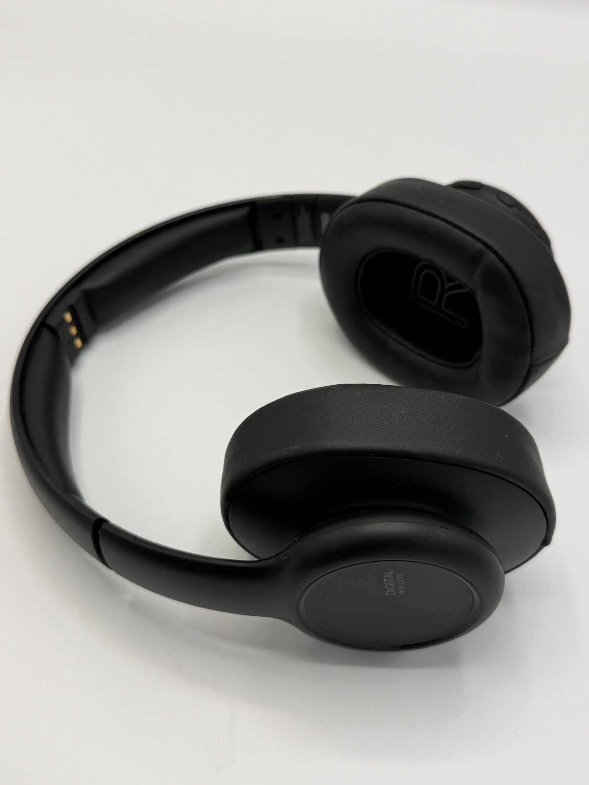 Insigna Digital Wireless Headphones 2.4 GHz TV Music Over The Ear Black