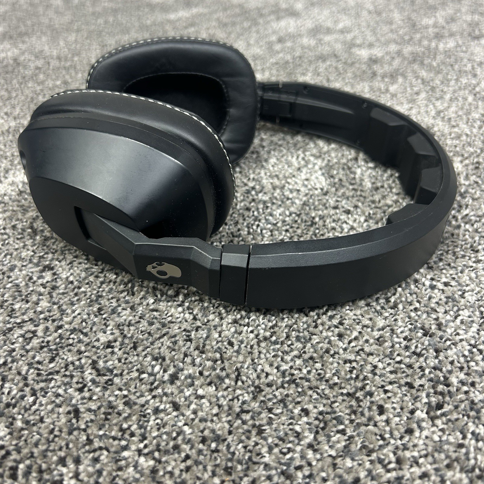 skullcandy headphones crusher Black Over the Head Wired with Carrying Sleeve