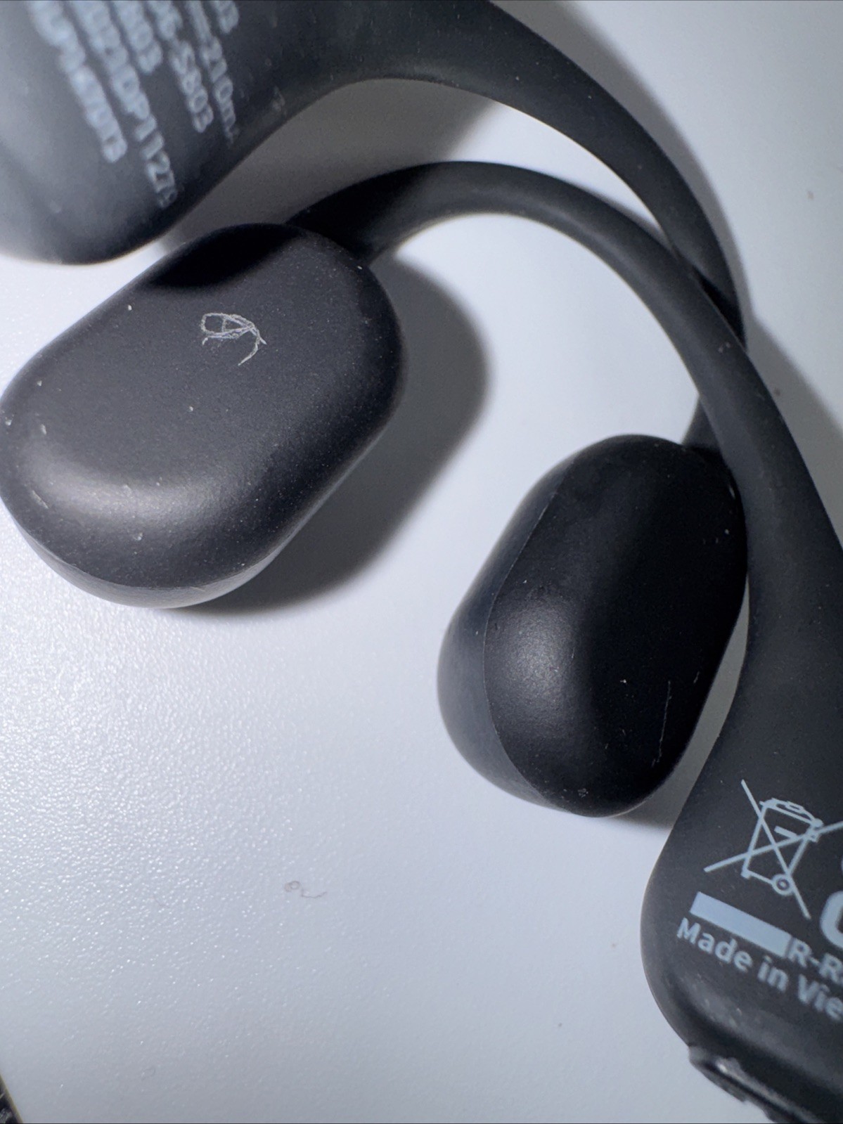 Shokz OpenRun S803 Bone Conduction Open-Ear Headphones Black Rattling Sound Read
