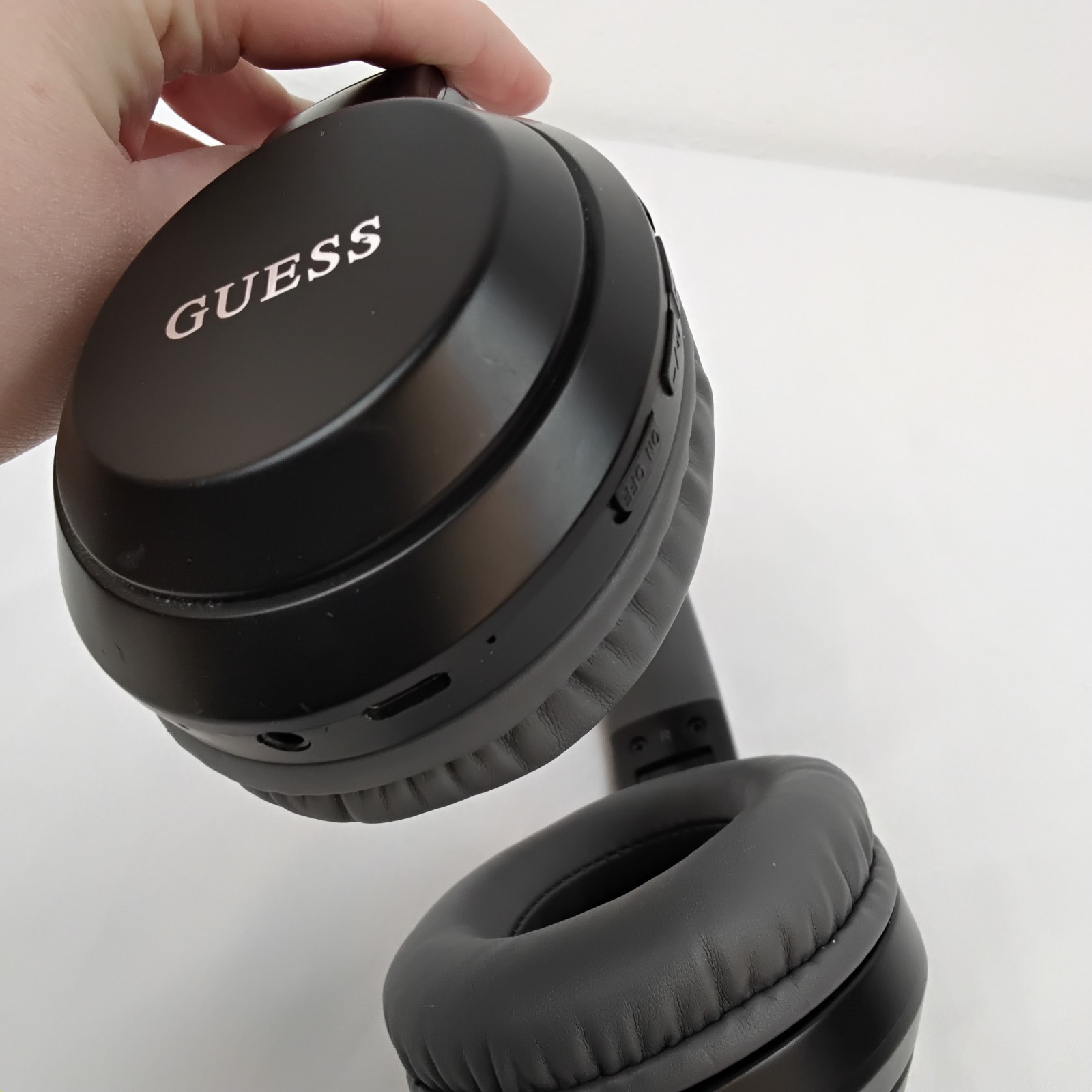 Guess Bluetooth Headphones Black Over-Ear Wireless Audio SP-V21 #J5228
