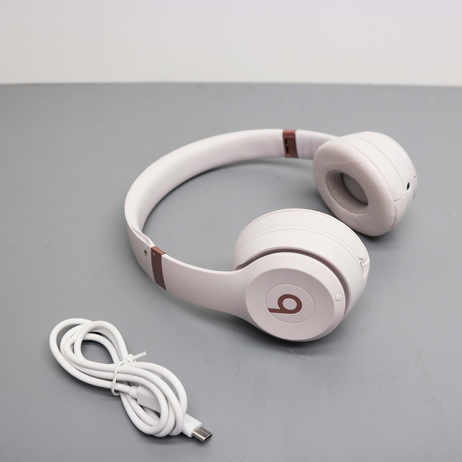 Beats by Dr. Dre Solo 4 Headphones MUW33LL/A Pink ISSUE