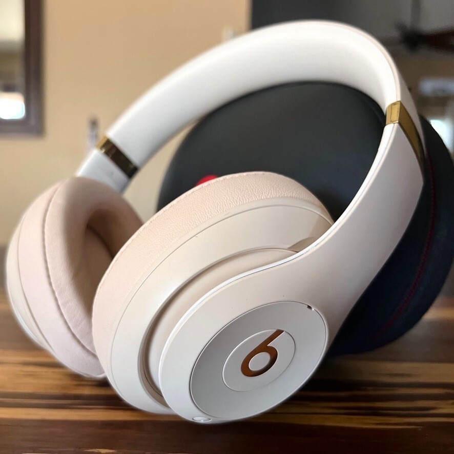 Beats Studio3 The beats Skyline Decade Collection Wireless Over-Ear Headphones