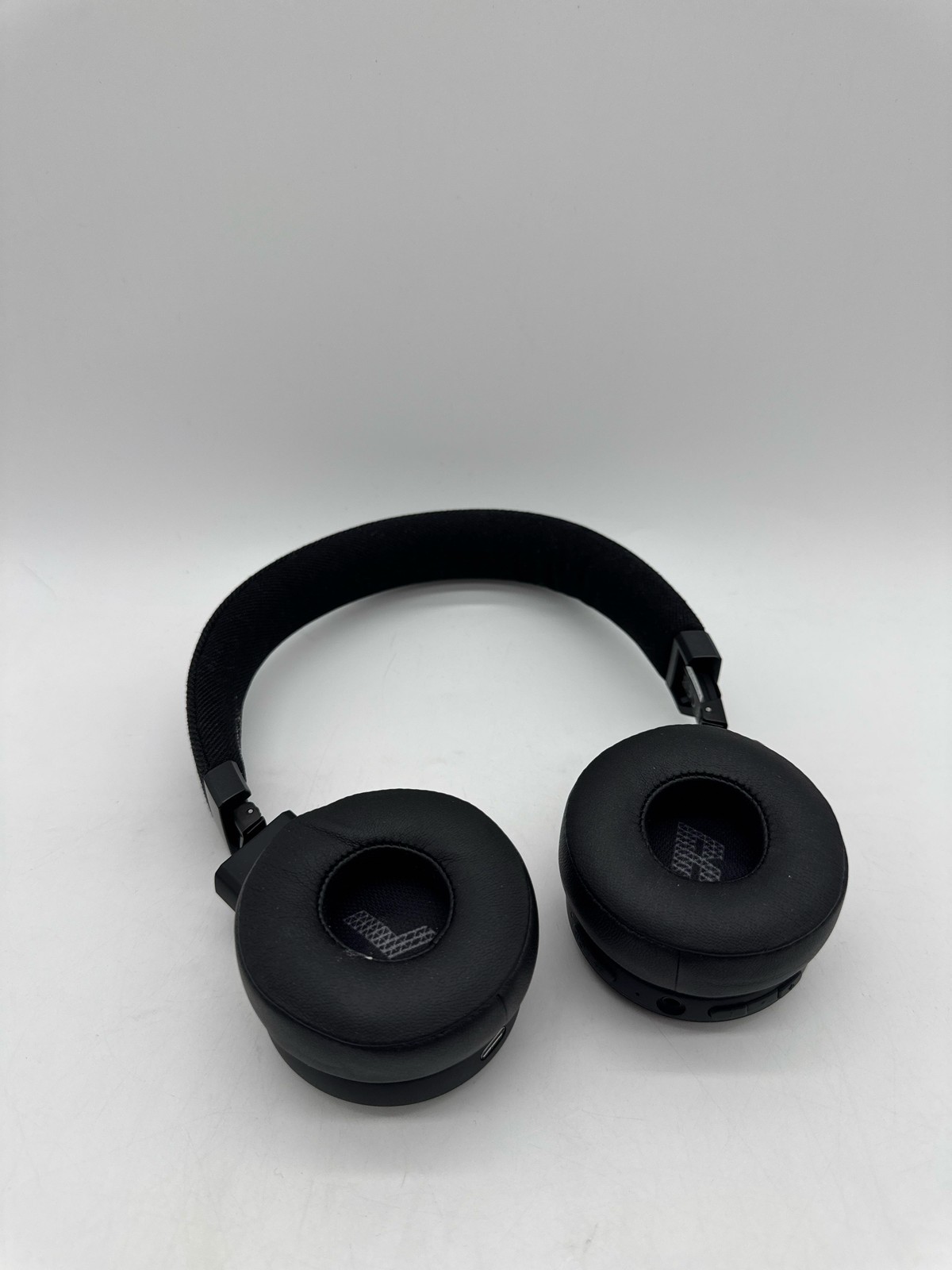 JBL Live 675NC Wireless On-Ear Headphones Noise Cancelling BT 5.3 Black (2)