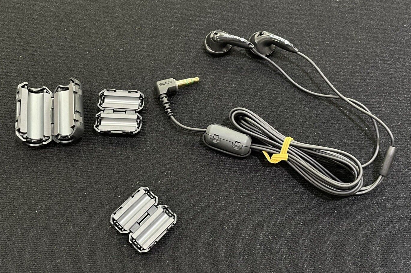 NOS Genuine Sony Walkman MDR-E0808 Earphones Headphones Black