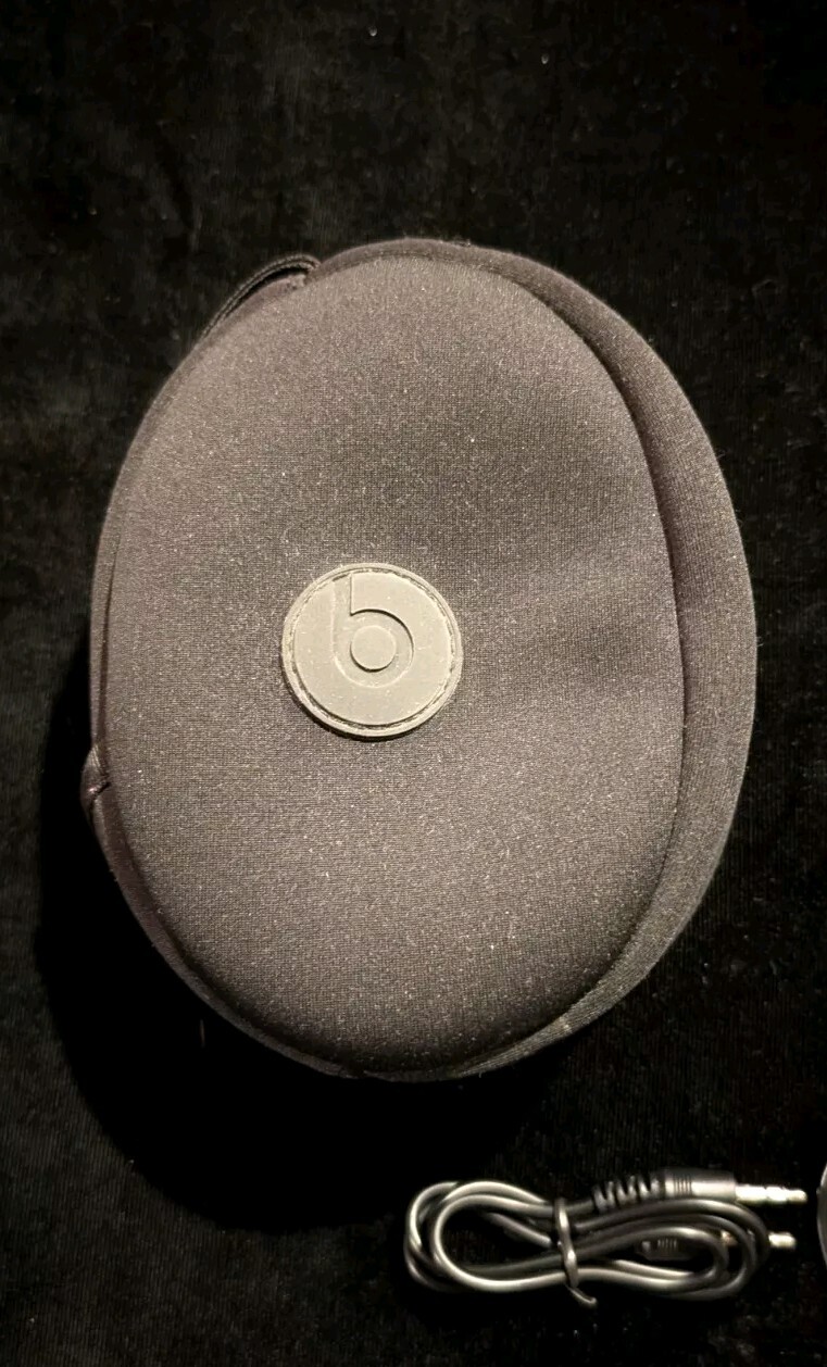 Beats by Dr Dre SOLO HD w/ AUX Cord & Zipper Case Headphones Black Tested