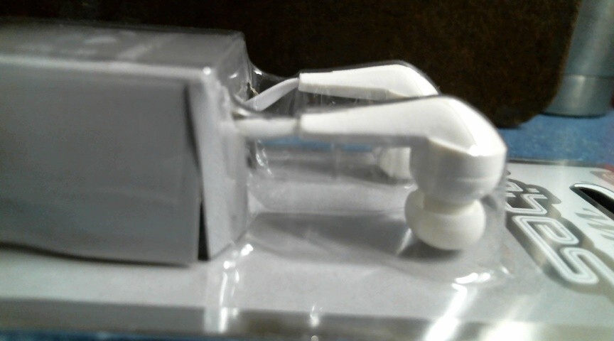 ILive Vibes, Tangle Resistant Earbuds, White, Lot of 2, FREE SHIPPING