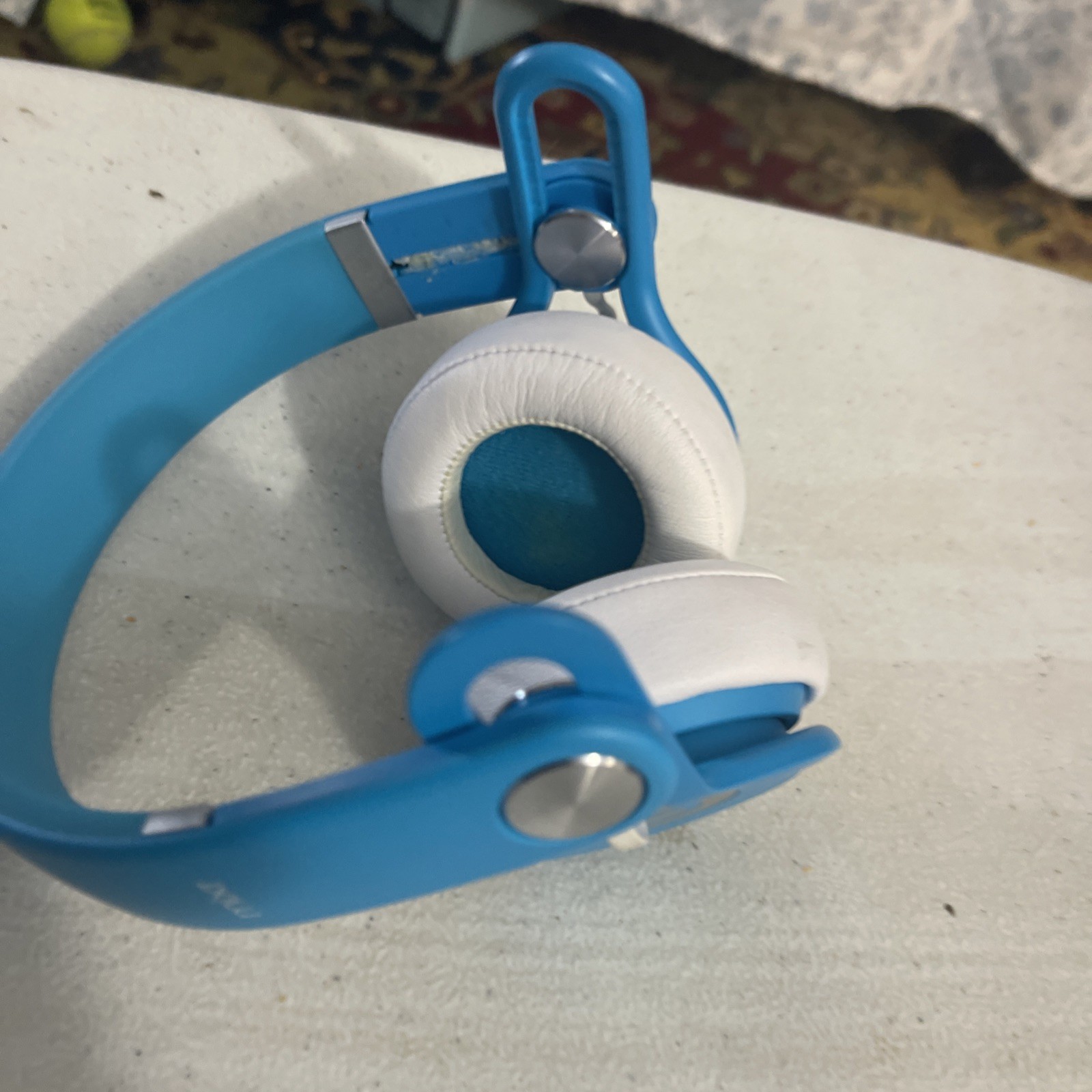 Beats by Dr. Dre Mixr Mixer On-Ear Wired DJ Headphones Baby blue Limited