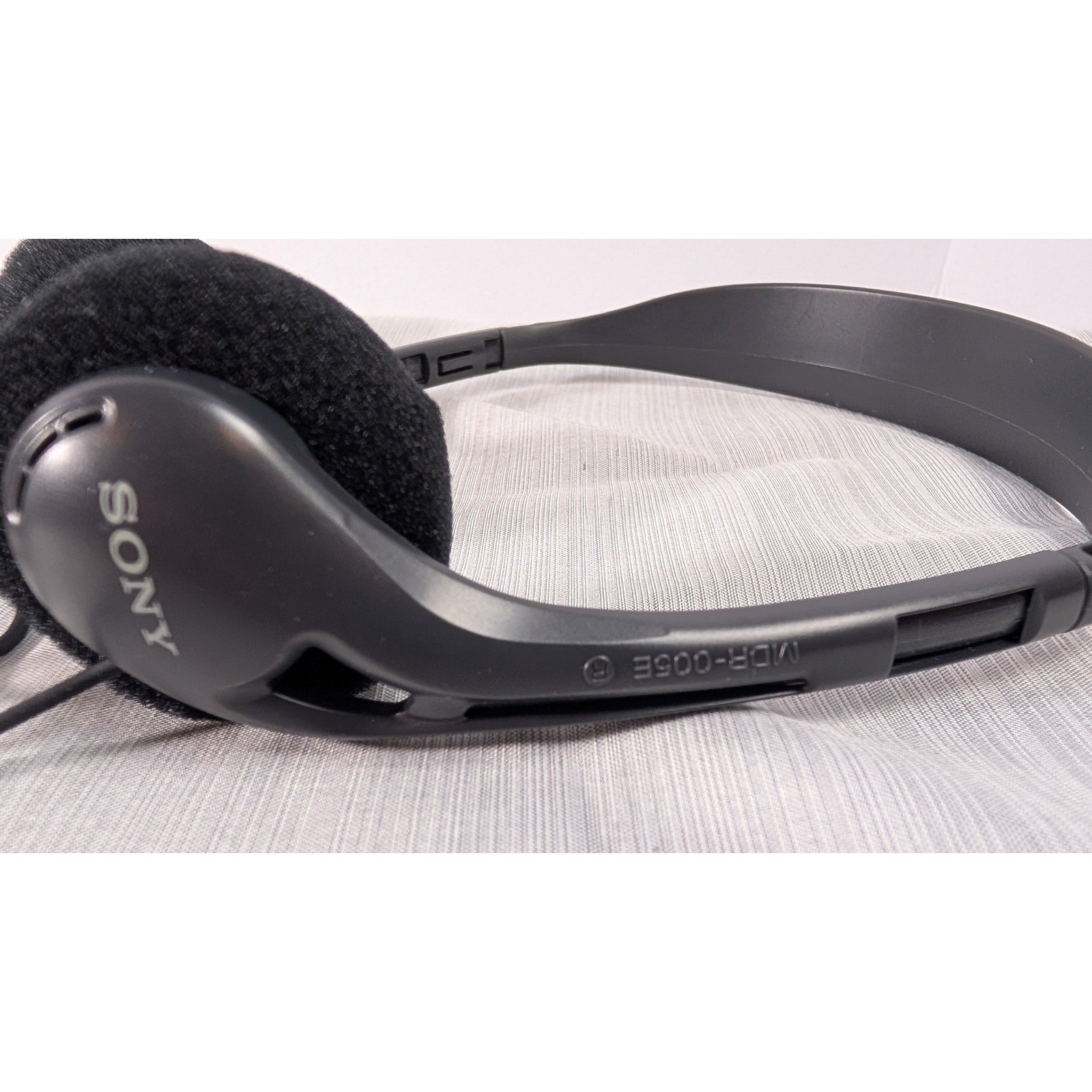 Sony MDR-005E Headphones Black Wired On-Ear Lightweight Audio – Tested Working