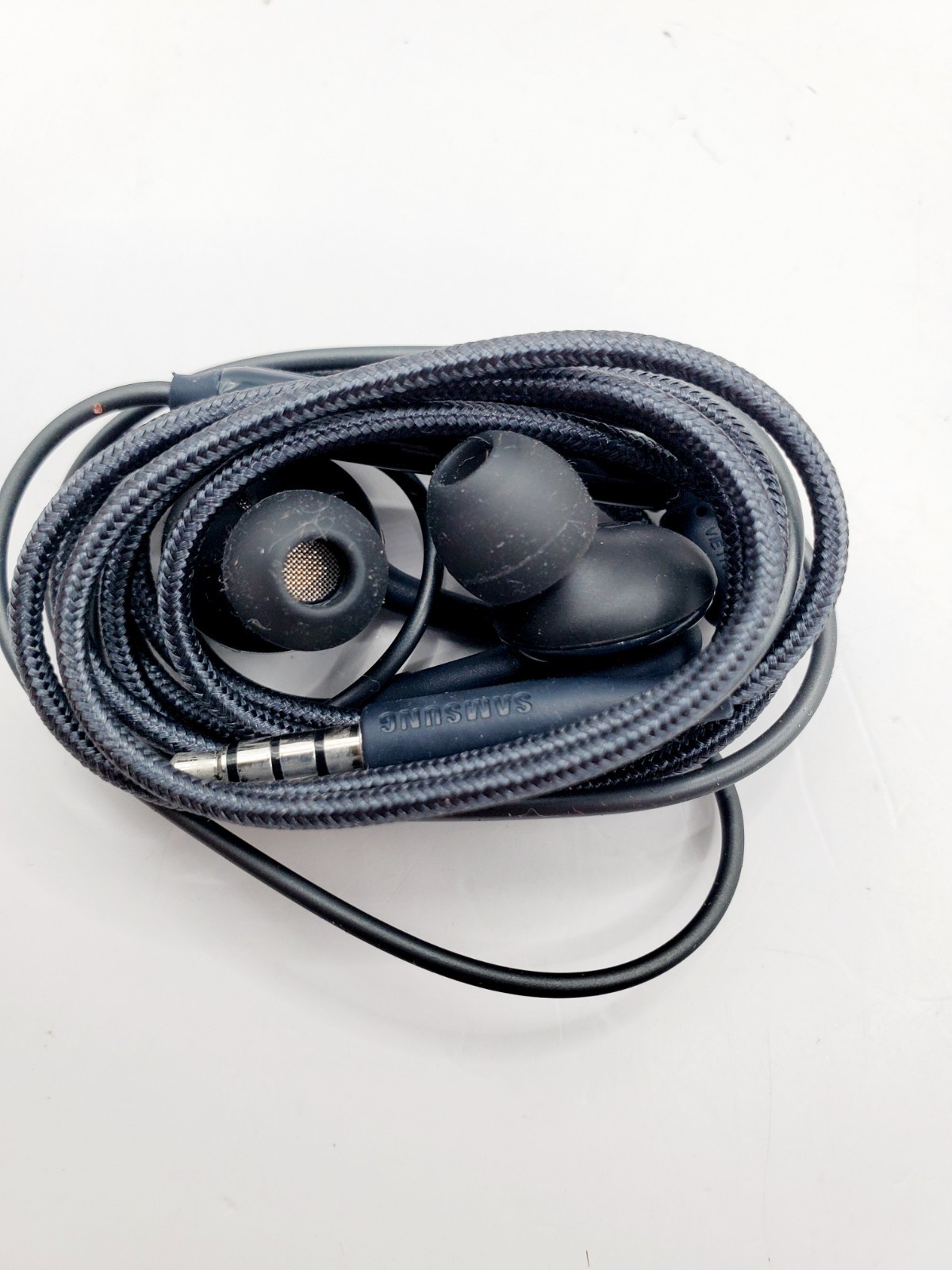 Samsung AKG 3.5mm Headphones Earphones Earbuds with Mic – Genuine – BLACK