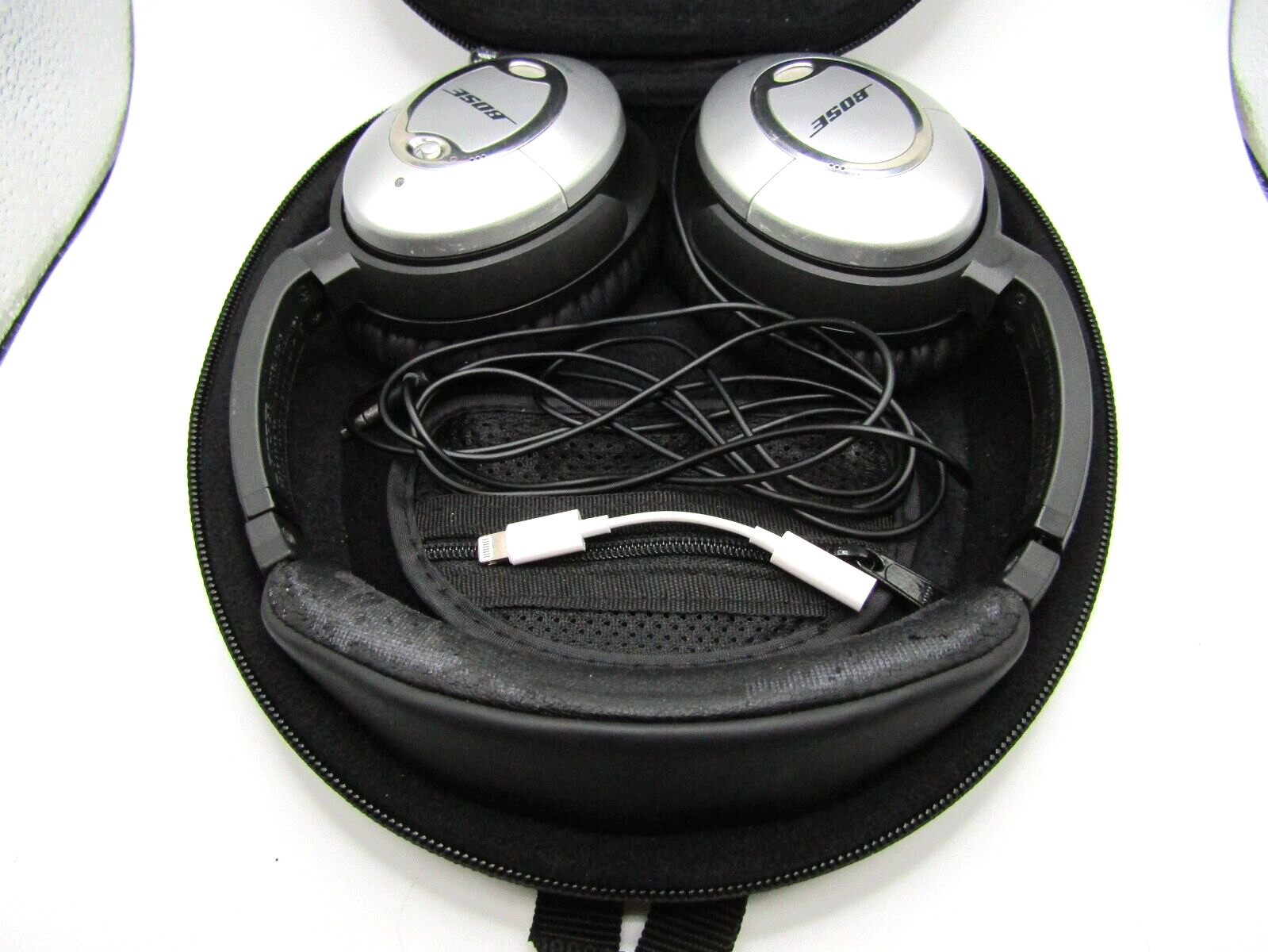 Bose Noise Canceling QC-15 Headphones w/ Case Iphone Adapter New Ear Cushions