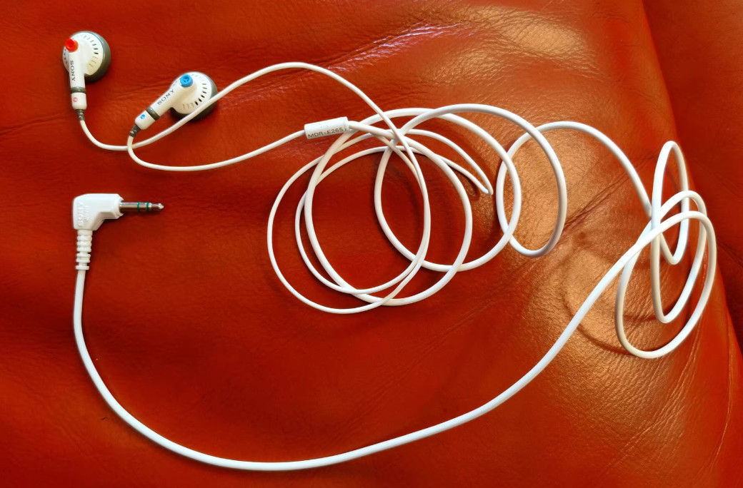 1pcs SONY MDR-E265 Headphones